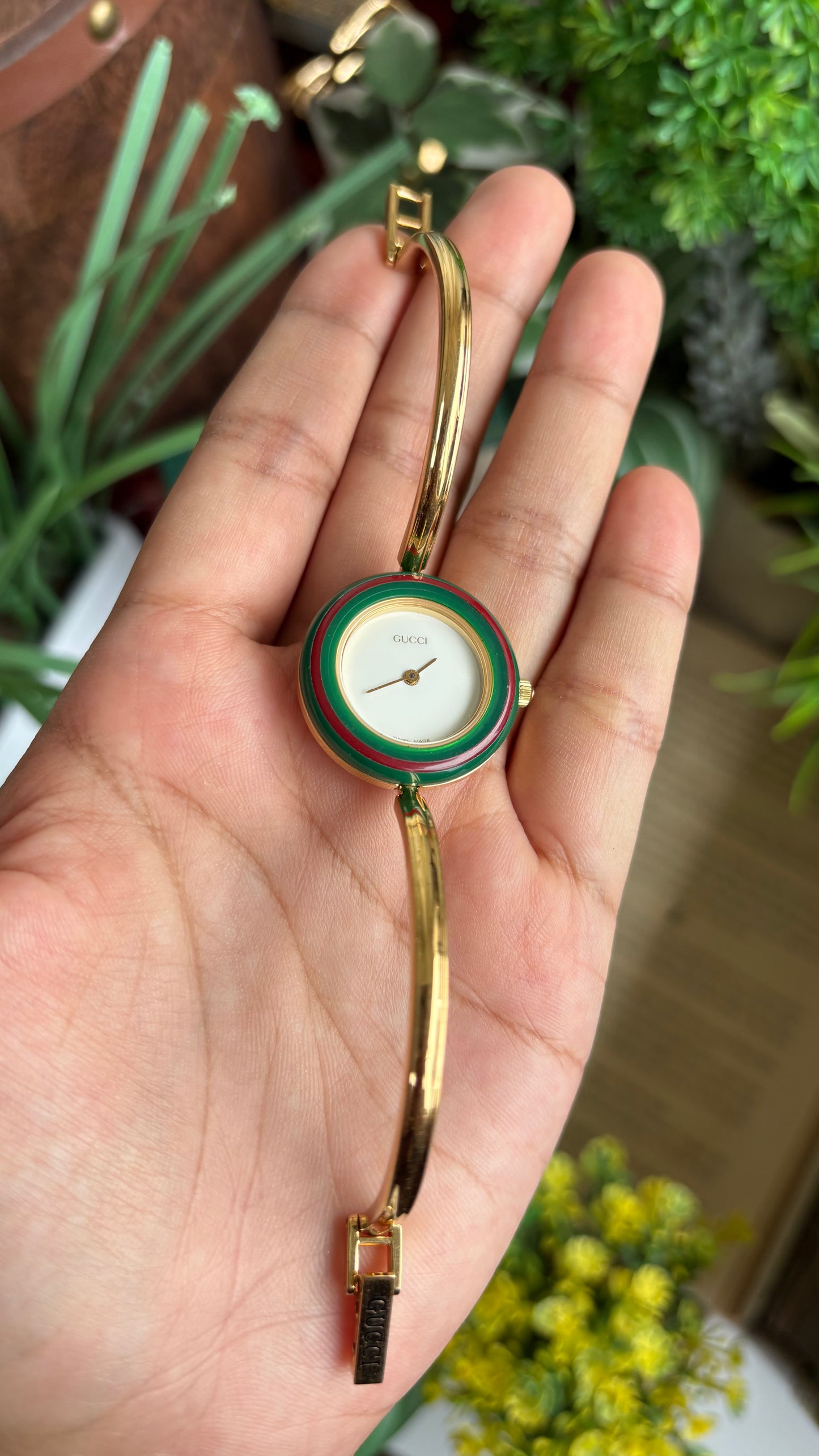 Vintage Gucci 1100L Interchangeable Bezel Set Bangle Watch in Gold Tone