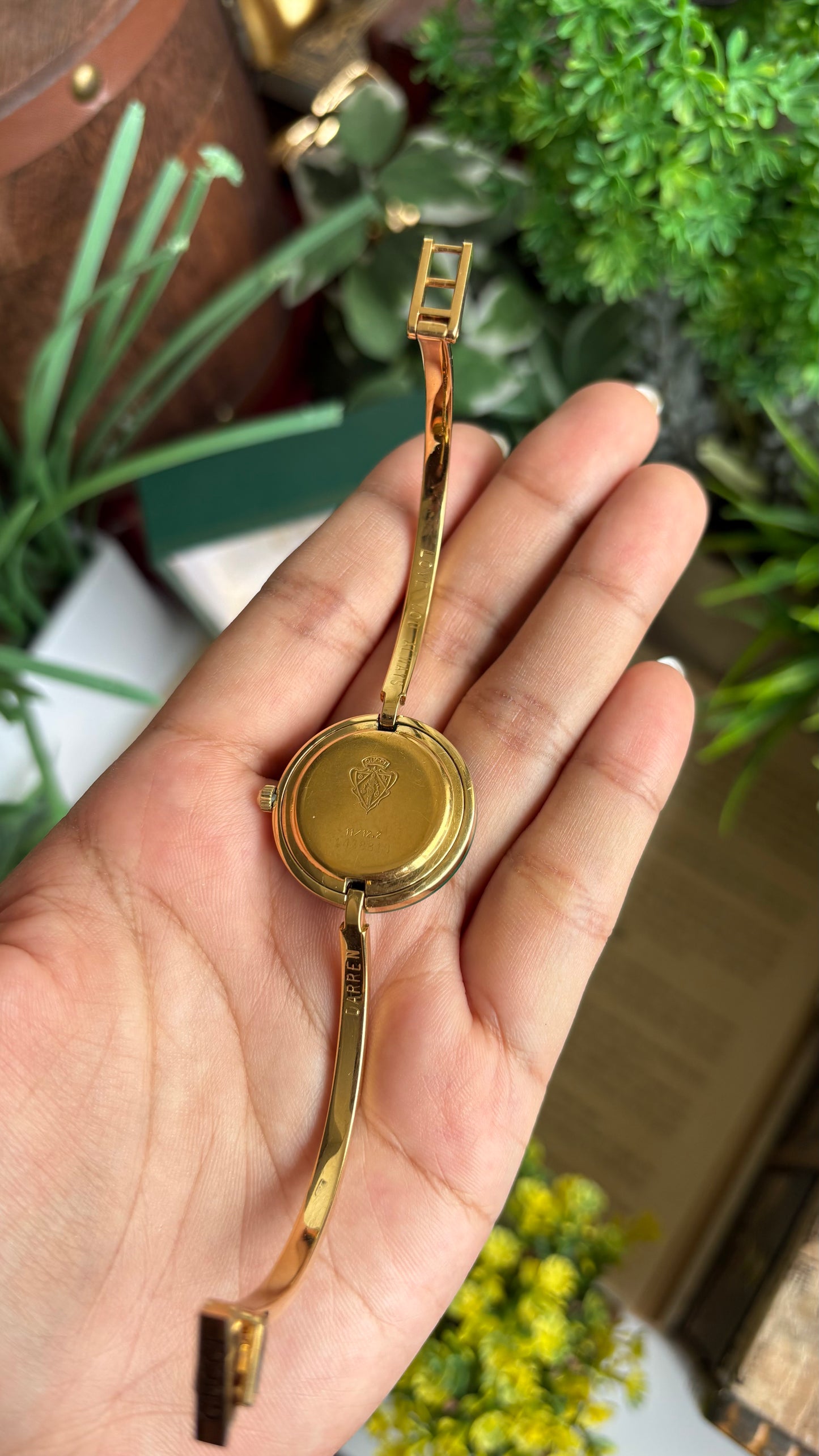 Vintage Gucci 1100L Interchangeable Bezel Set Bangle Watch in Gold Tone