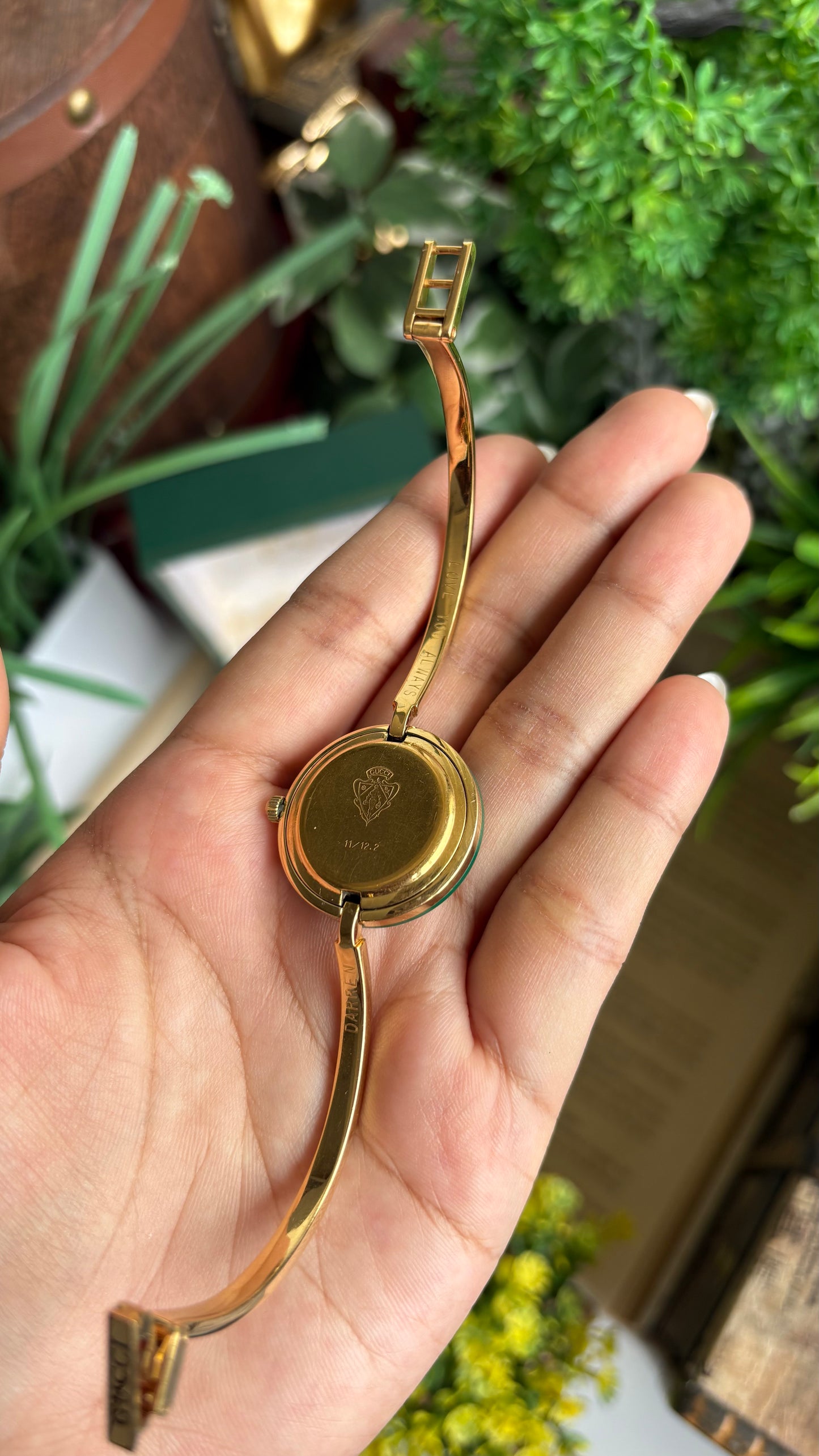 Vintage Gucci 1100L Interchangeable Bezel Set Bangle Watch in Gold Tone