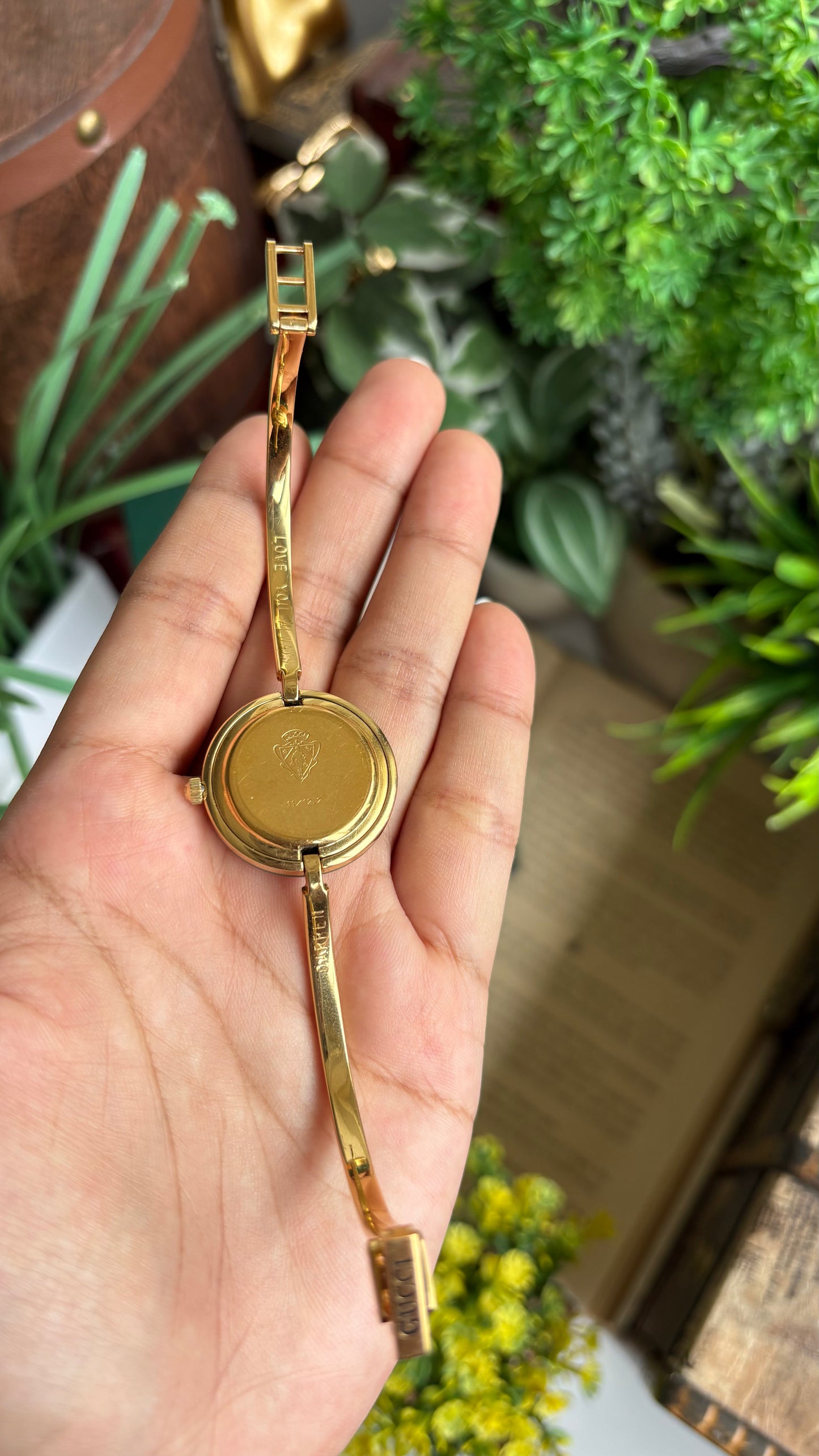 Vintage Gucci 1100L Interchangeable Bezel Set Bangle Watch in Gold Tone