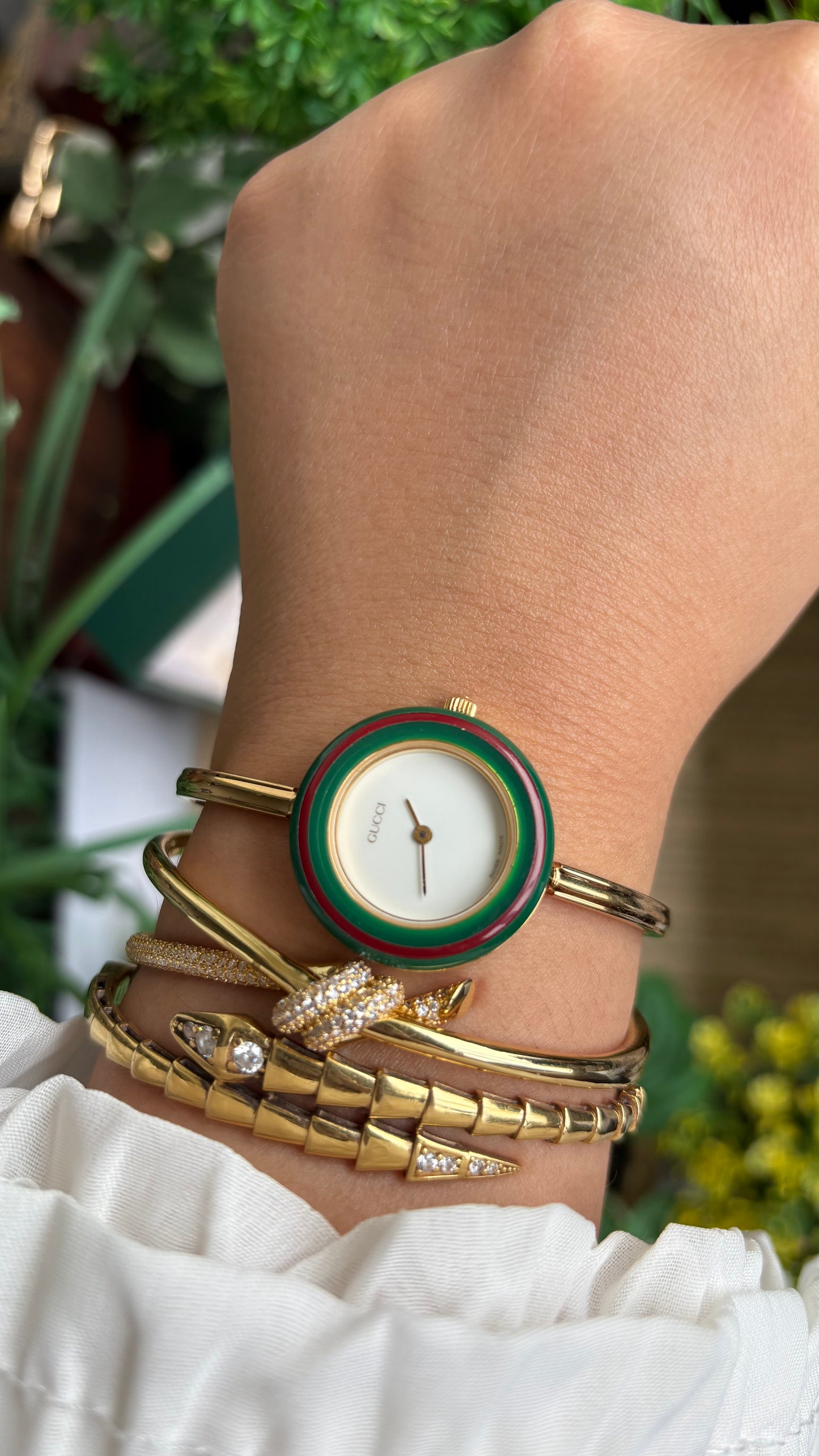 Vintage Gucci 1100L Interchangeable Bezel Set Bangle Watch in Gold Tone