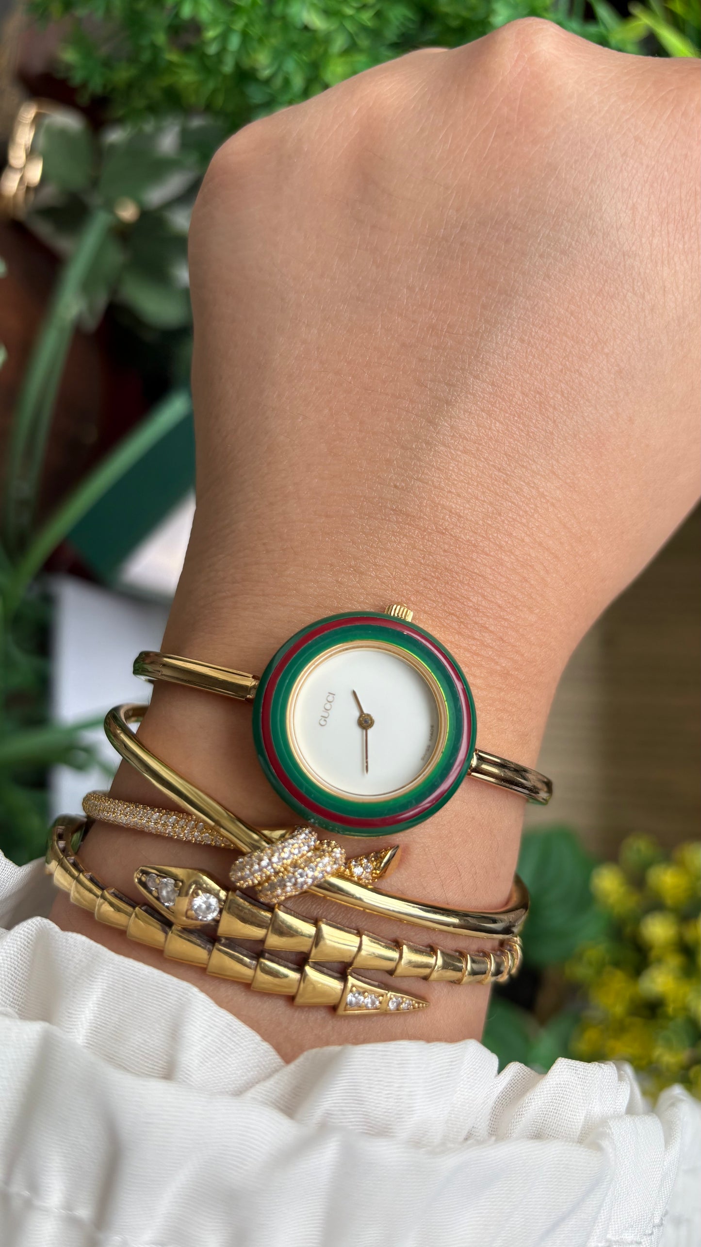 Vintage Gucci 1100L Interchangeable Bezel Set Bangle Watch in Gold Tone