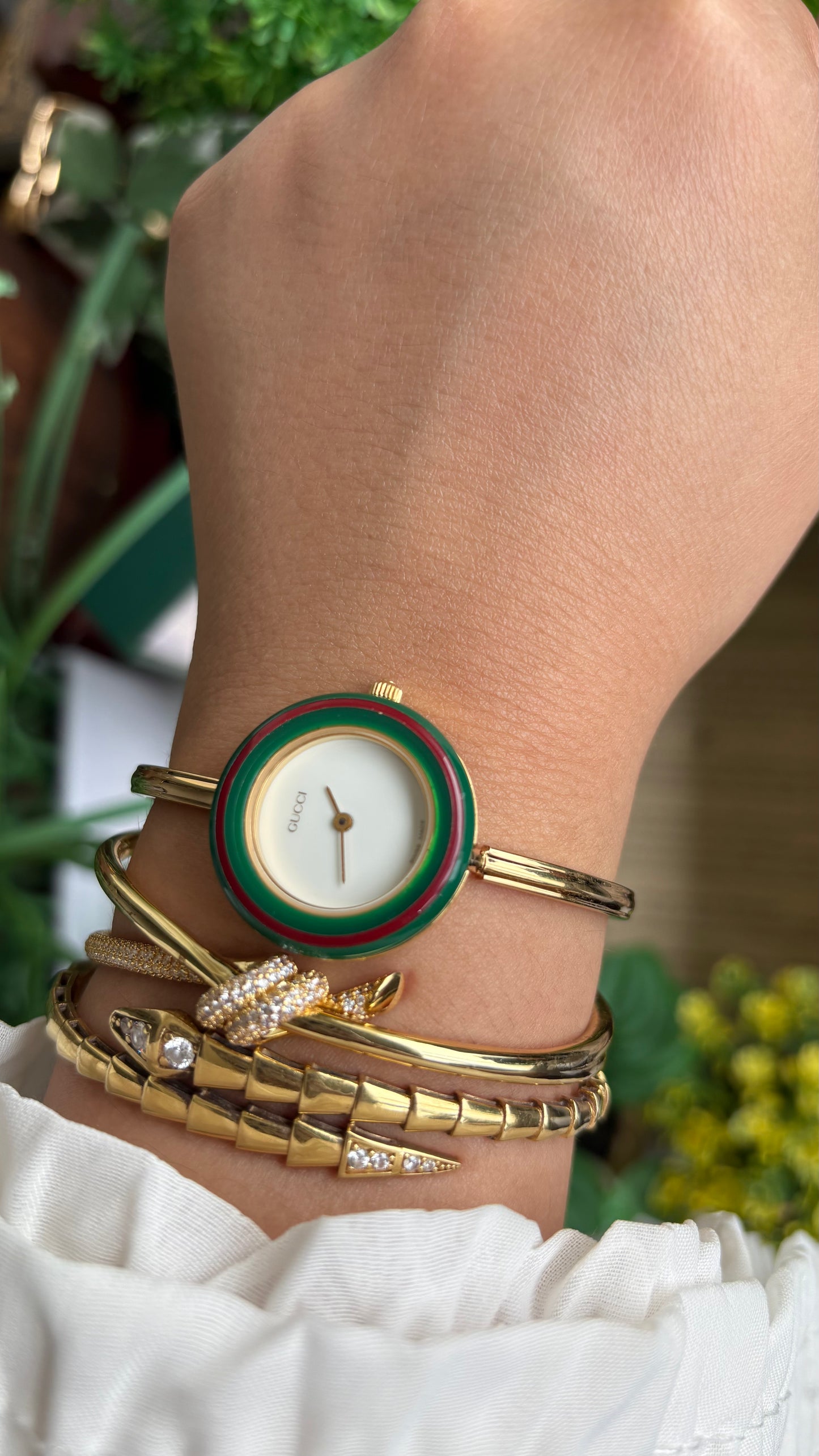 Vintage Gucci 1100L Interchangeable Bezel Set Bangle Watch in Gold Tone
