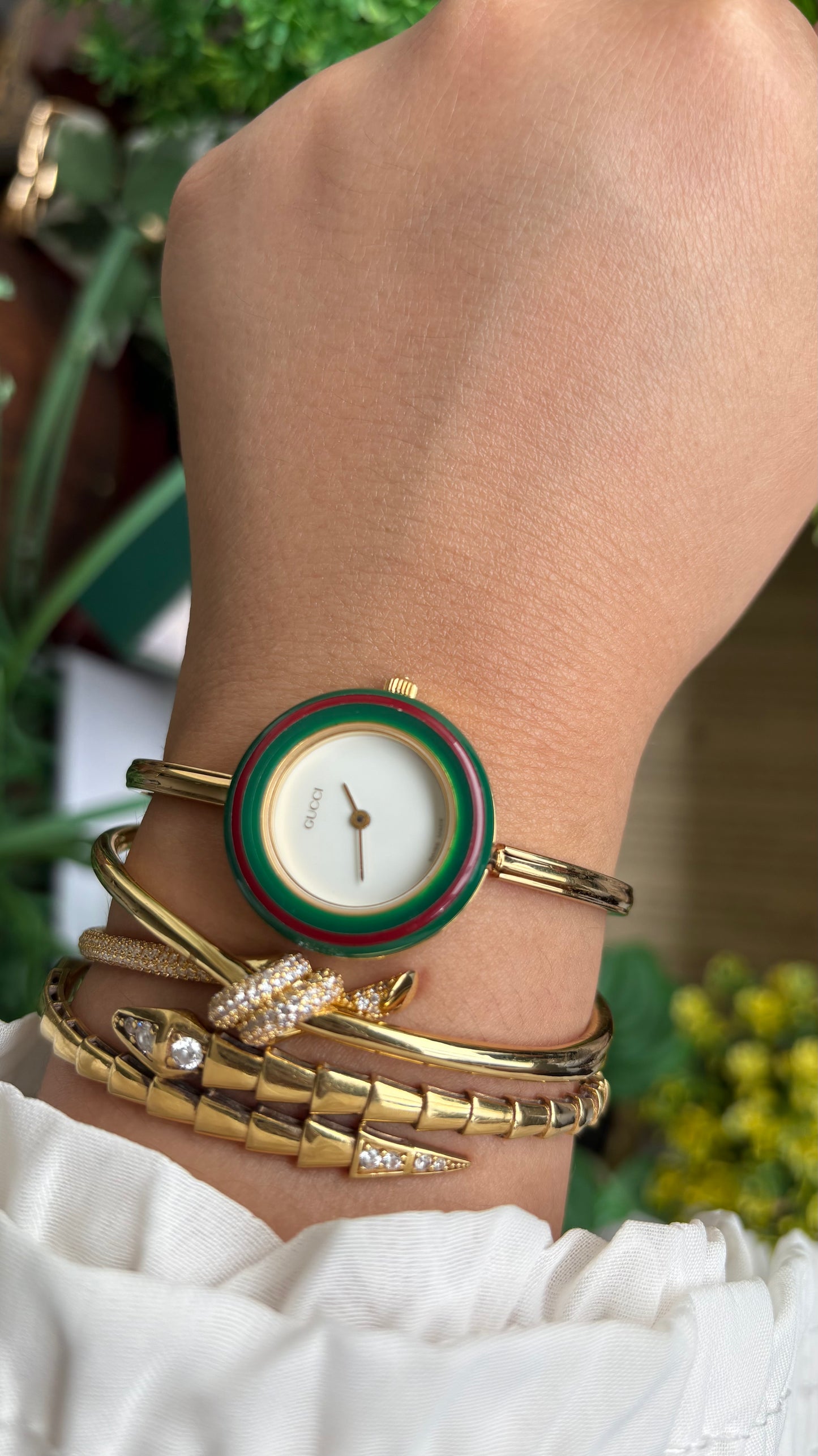 Vintage Gucci 1100L Interchangeable Bezel Set Bangle Watch in Gold Tone