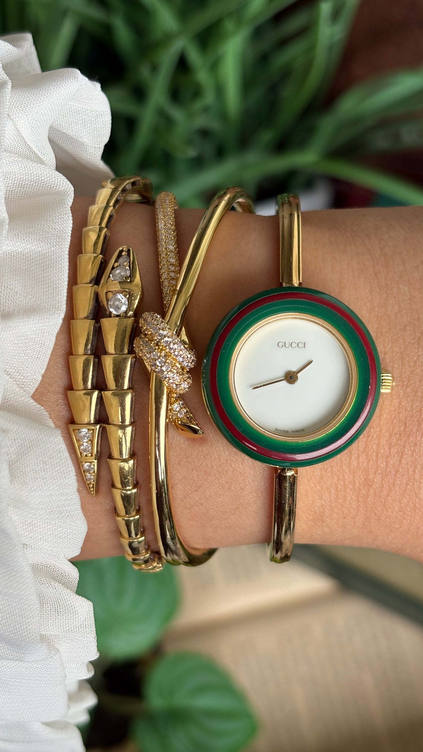 Vintage Gucci 1100L Interchangeable Bezel Set Bangle Watch in Gold Tone