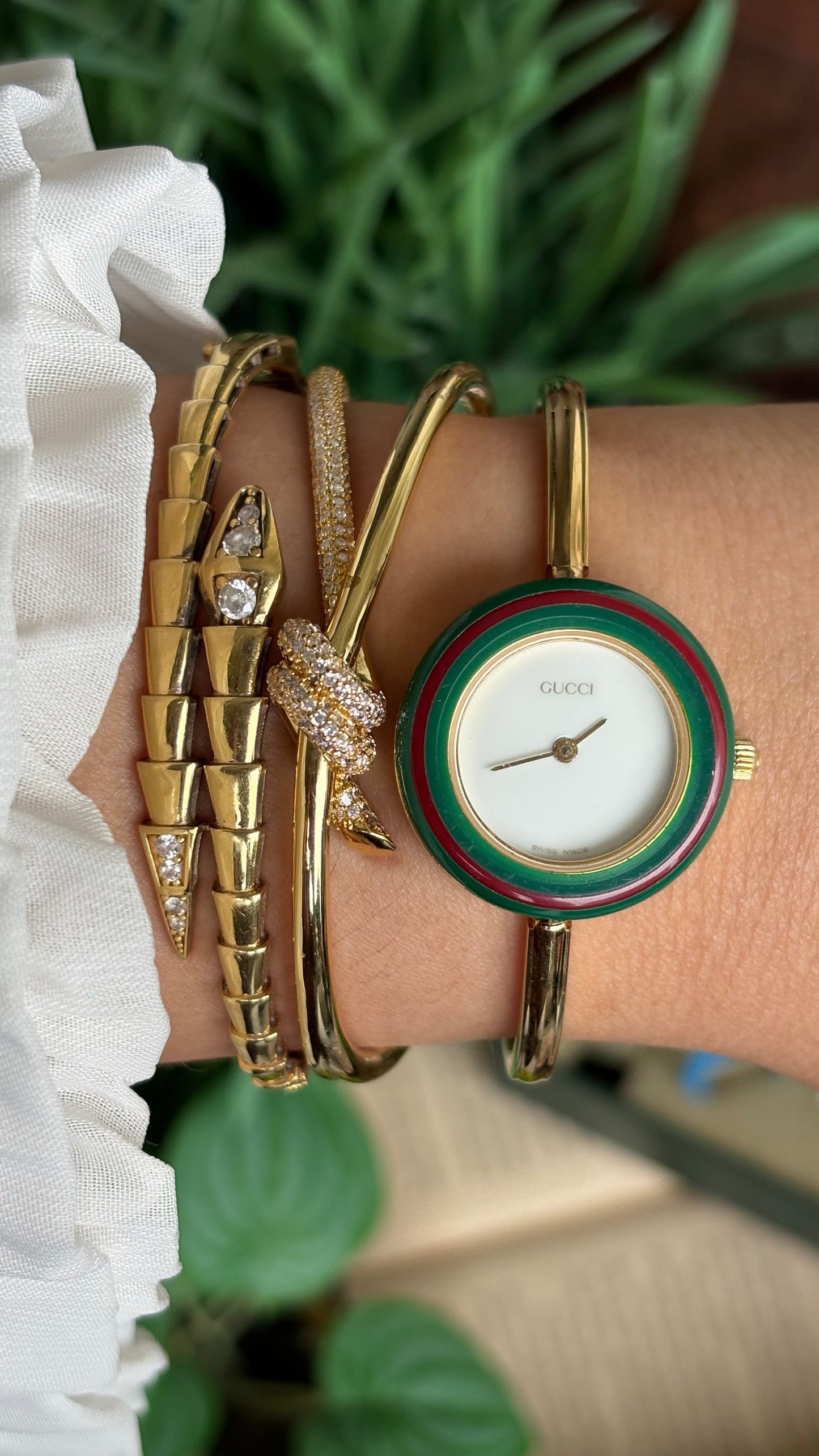 Vintage Gucci 1100L Interchangeable Bezel Set Bangle Watch in Gold Tone