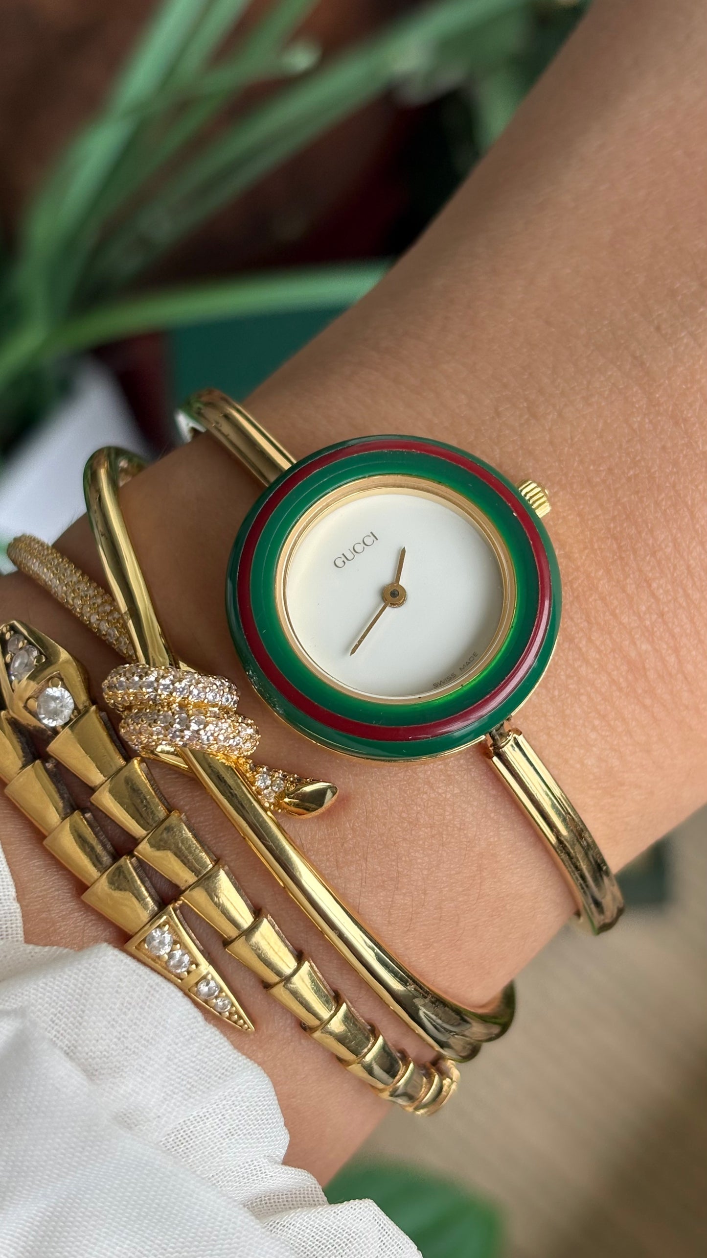 Vintage Gucci 1100L Interchangeable Bezel Set Bangle Watch in Gold Tone