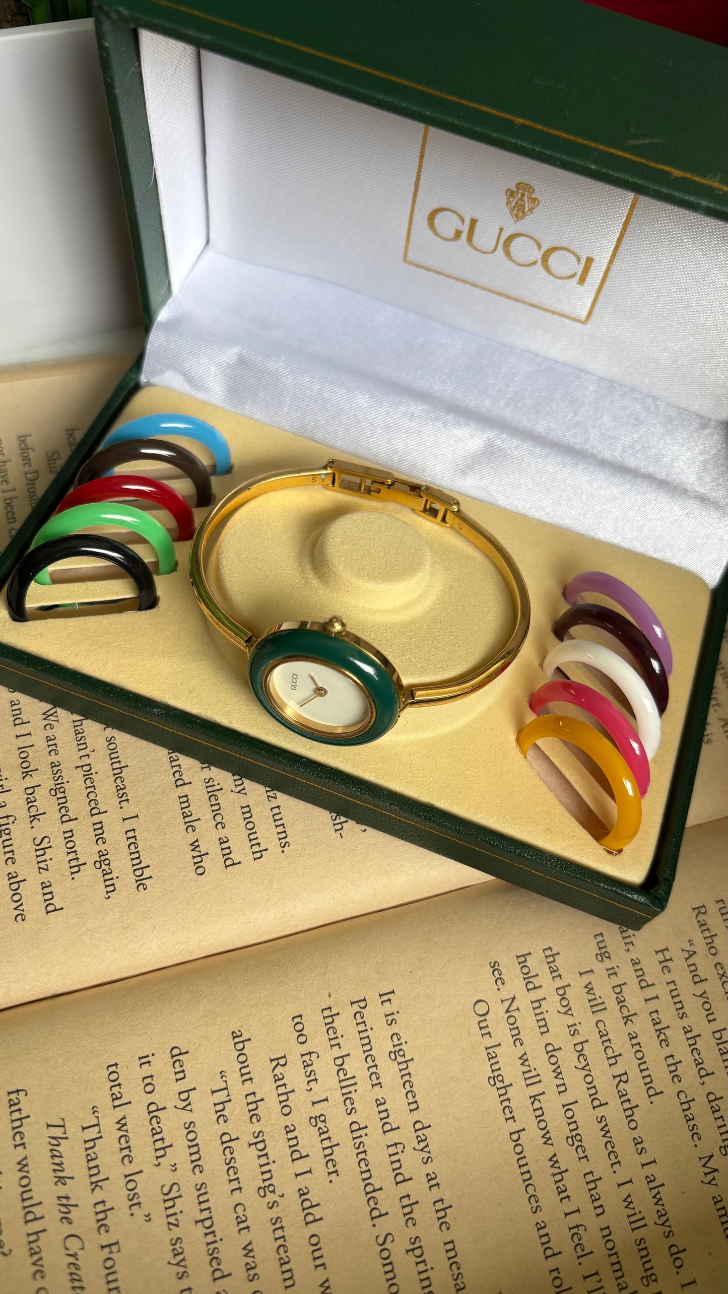 Vintage Gucci 1100L Interchangeable Bezel Set Bangle Watch in Gold Tone