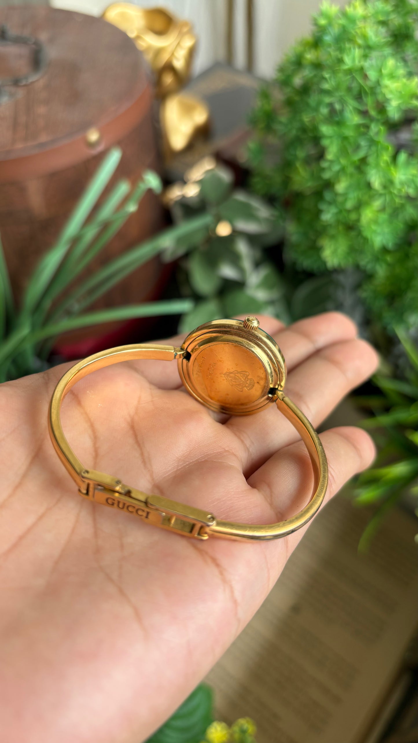 Vintage Gucci 1100L Interchangeable Bezel Set Bangle Watch in Gold Tone
