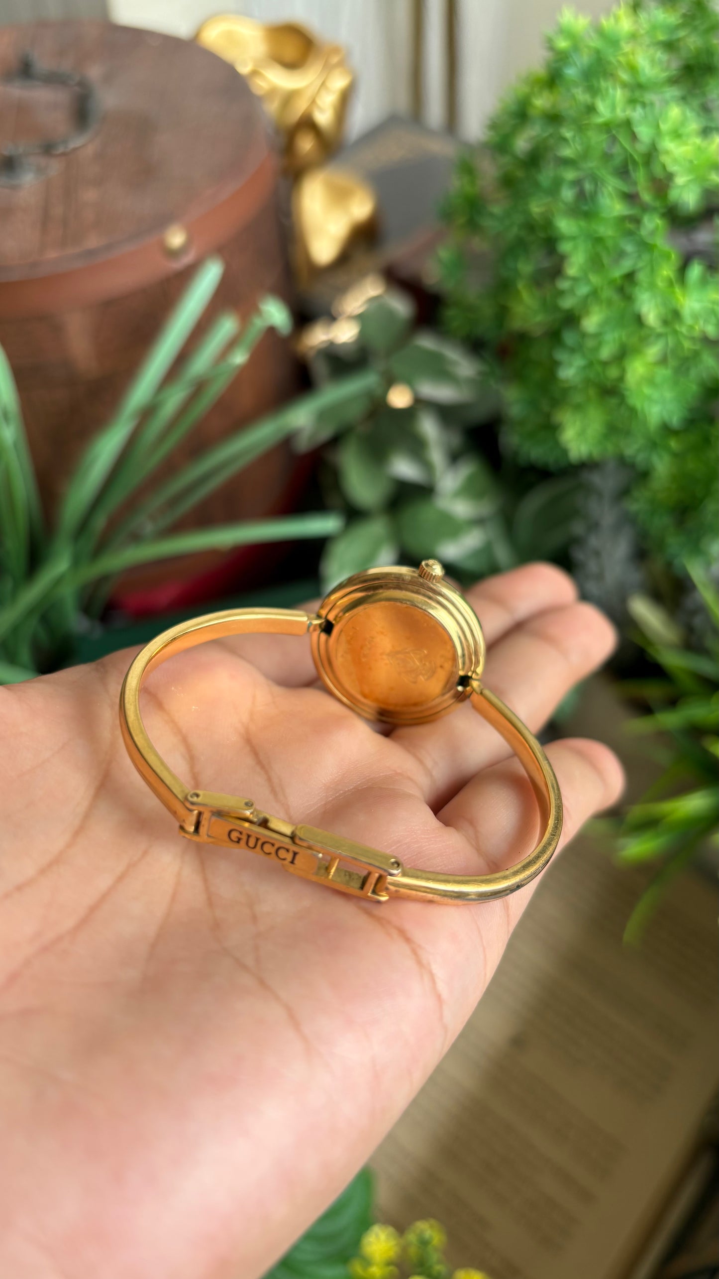 Vintage Gucci 1100L Interchangeable Bezel Set Bangle Watch in Gold Tone