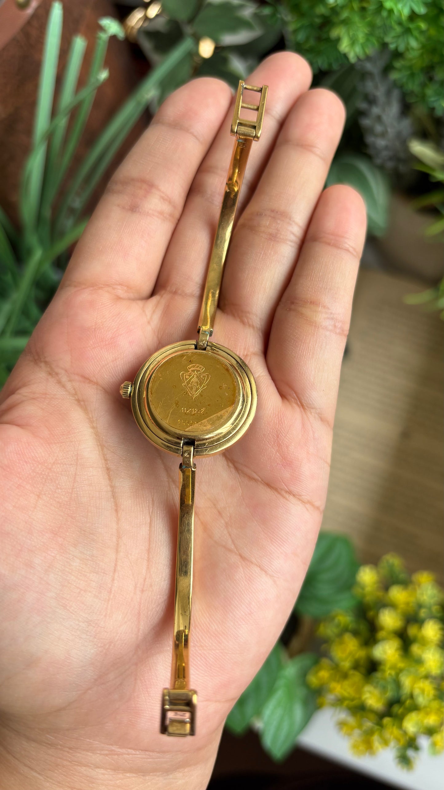 Vintage Gucci 1100L Interchangeable Bezel Set Bangle Watch in Gold Tone