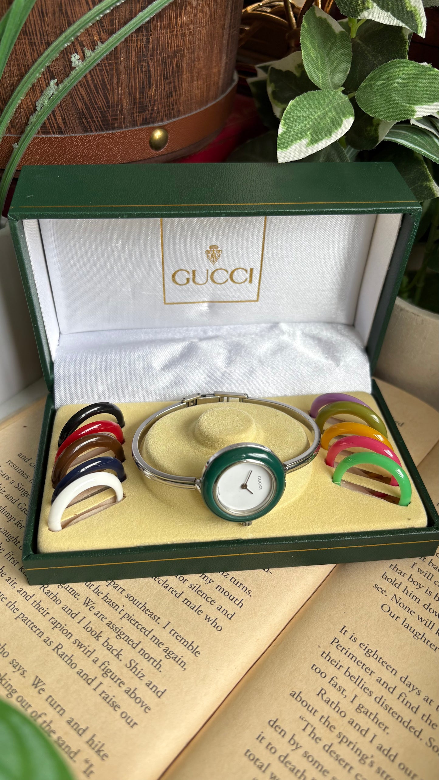 Vintage Gucci 1100L Interchangeable Bezel Set Bangle Watch in Silver Tone