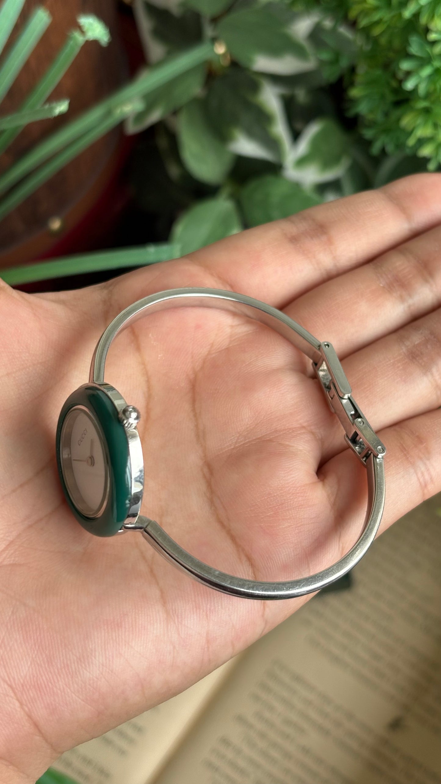 Vintage Gucci 1100L Interchangeable Bezel Set Bangle Watch in Silver Tone