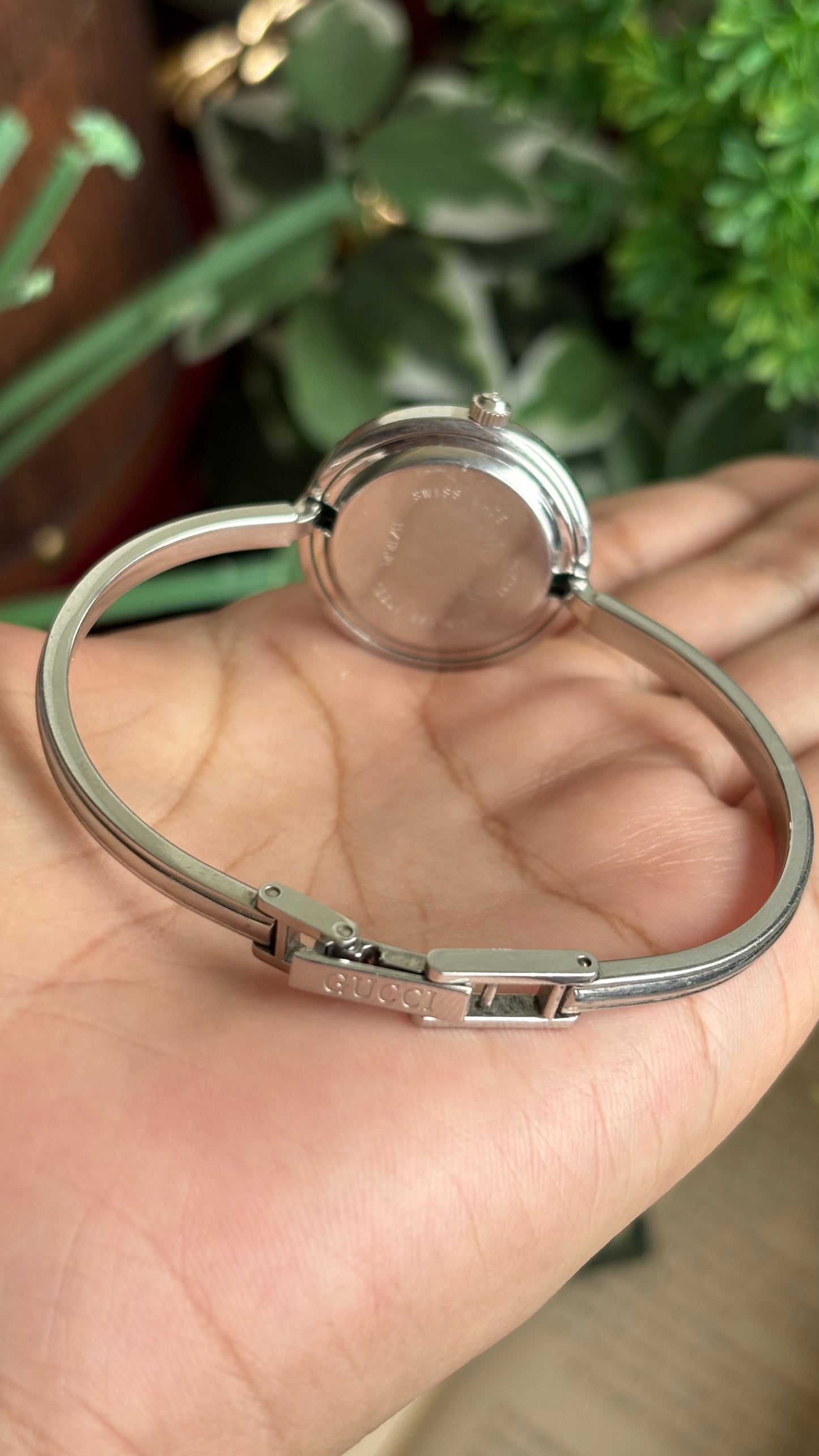 Vintage Gucci 1100L Interchangeable Bezel Set Bangle Watch in Silver Tone
