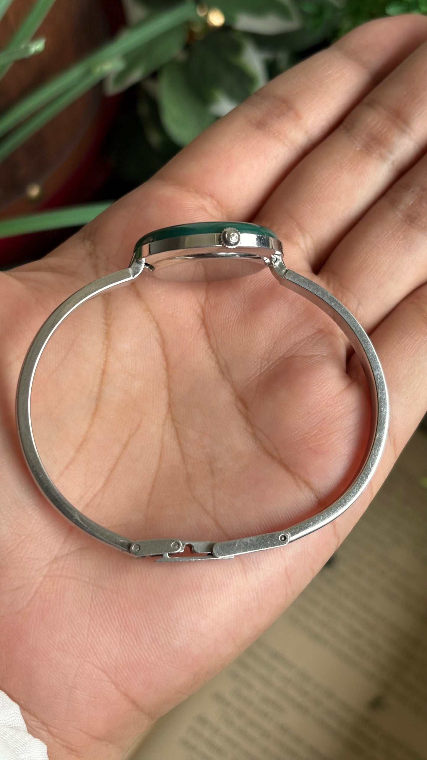 Vintage Gucci 1100L Interchangeable Bezel Set Bangle Watch in Silver Tone