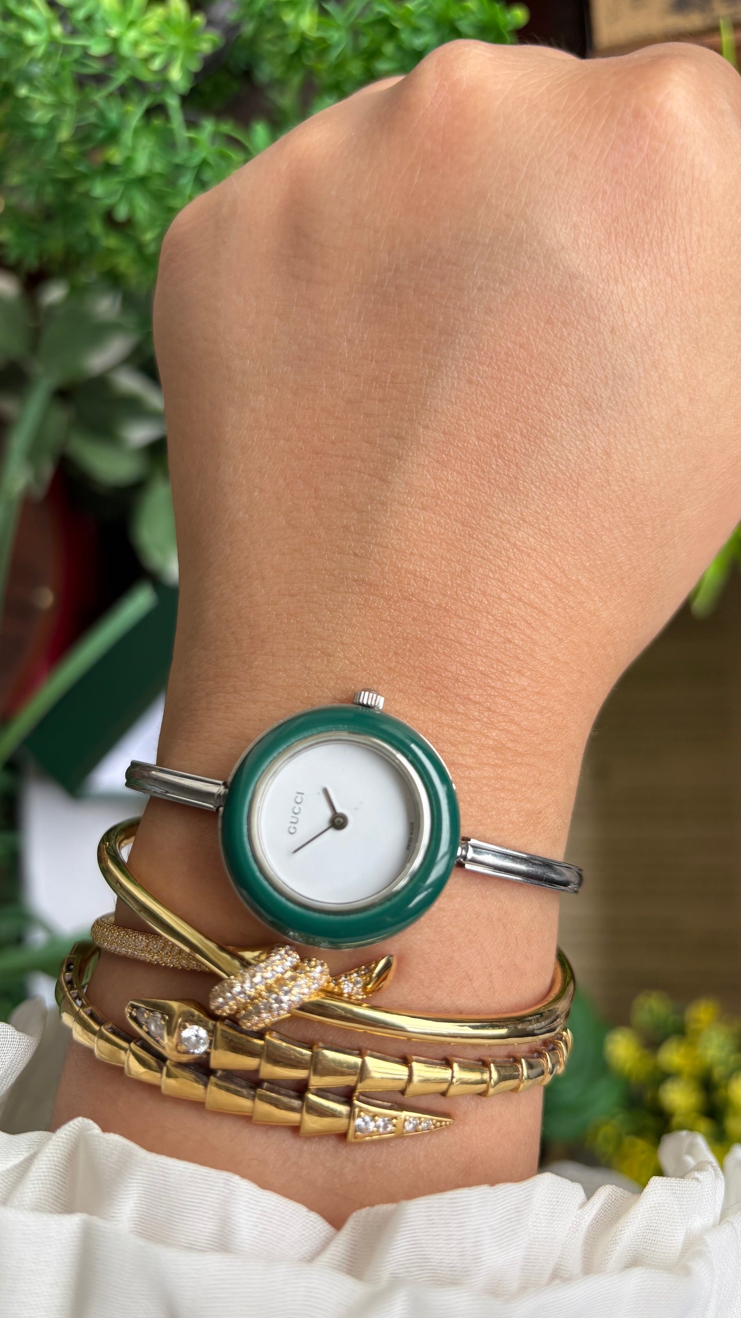 Vintage Gucci 1100L Interchangeable Bezel Set Bangle Watch in Silver Tone