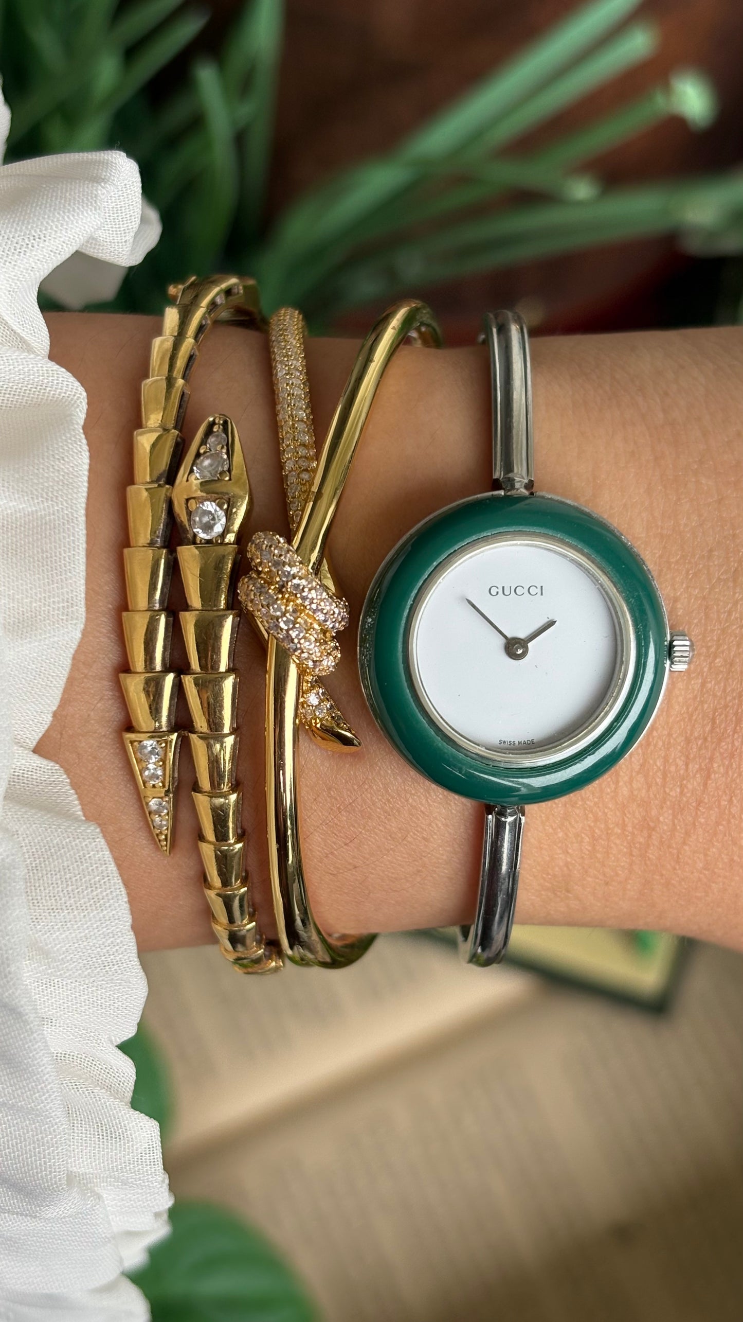 Vintage Gucci 1100L Interchangeable Bezel Set Bangle Watch in Silver Tone