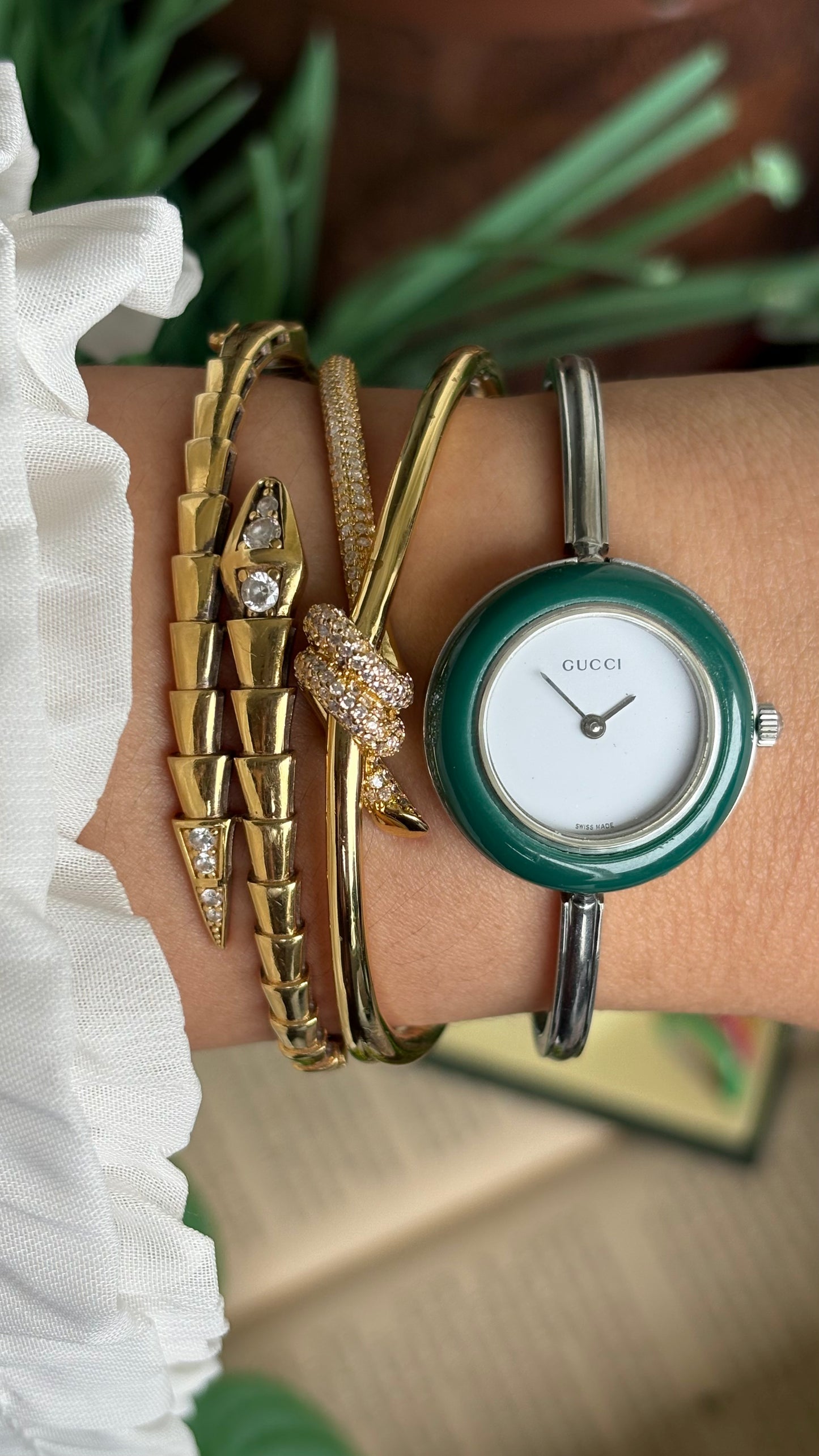 Vintage Gucci 1100L Interchangeable Bezel Set Bangle Watch in Silver Tone