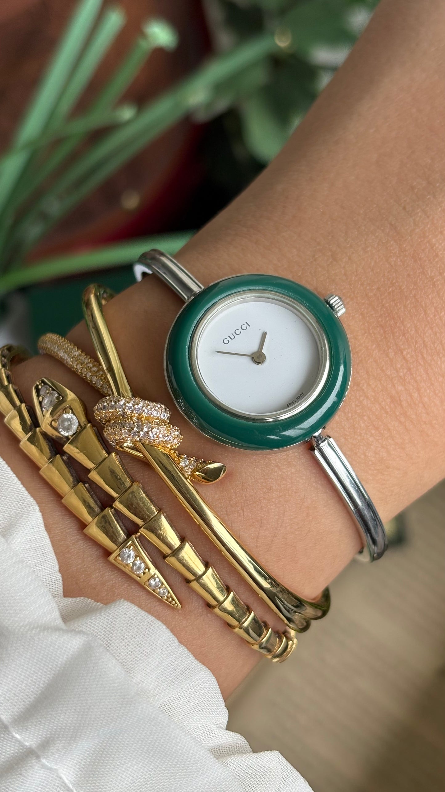 Vintage Gucci 1100L Interchangeable Bezel Set Bangle Watch in Silver Tone