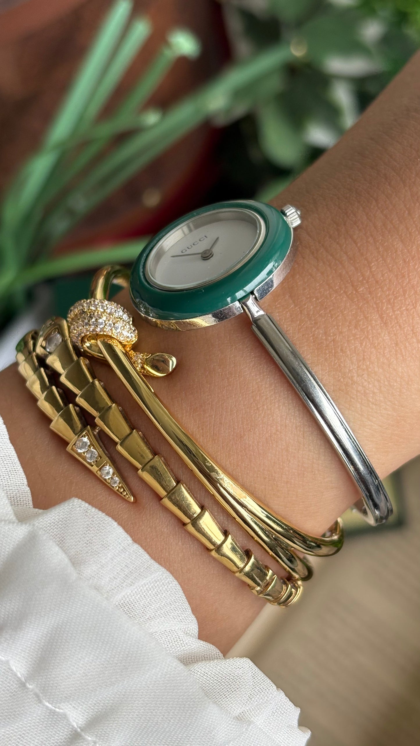 Vintage Gucci 1100L Interchangeable Bezel Set Bangle Watch in Silver Tone