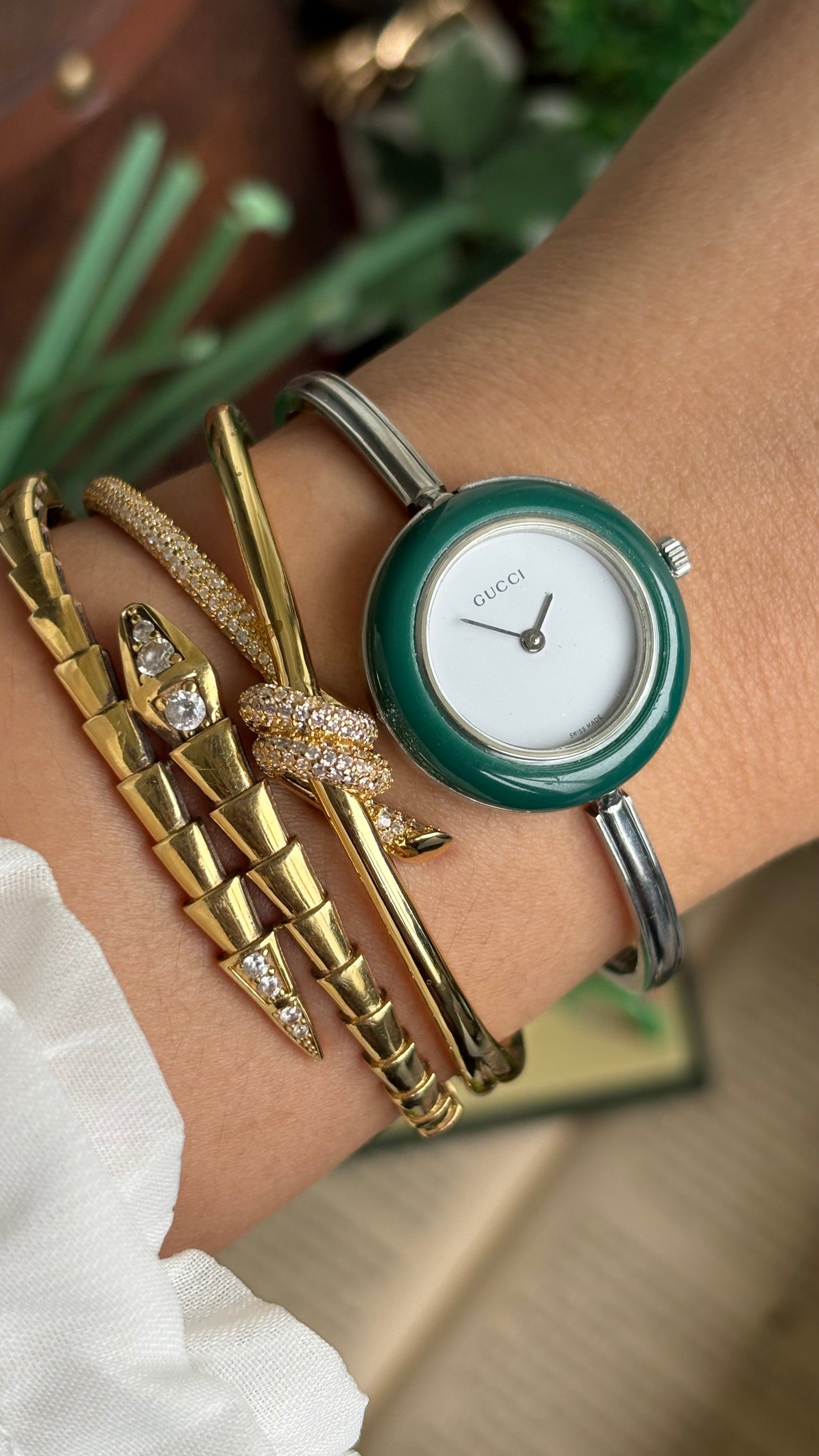 Vintage Gucci 1100L Interchangeable Bezel Set Bangle Watch in Silver Tone