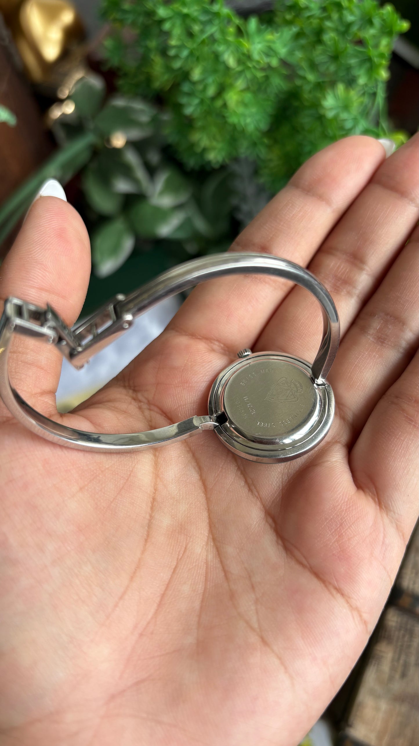 Vintage Gucci 1100L Interchangeable Bezel Set Bangle Watch in Silver Tone