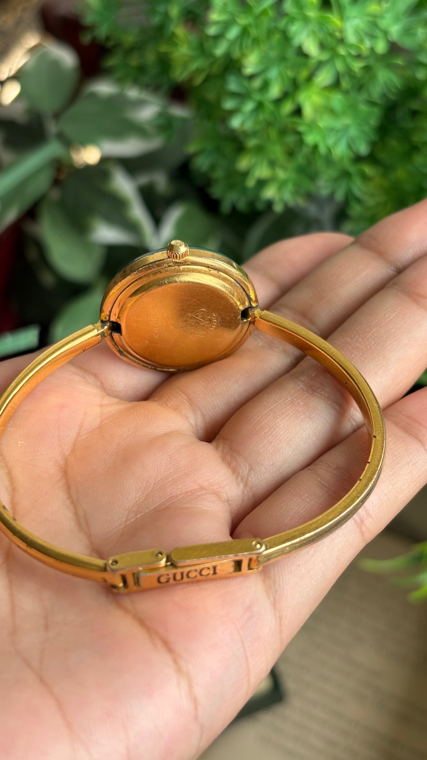 Vintage Gucci 1100L Interchangeable Bezel Set Bangle Watch in Gold Tone