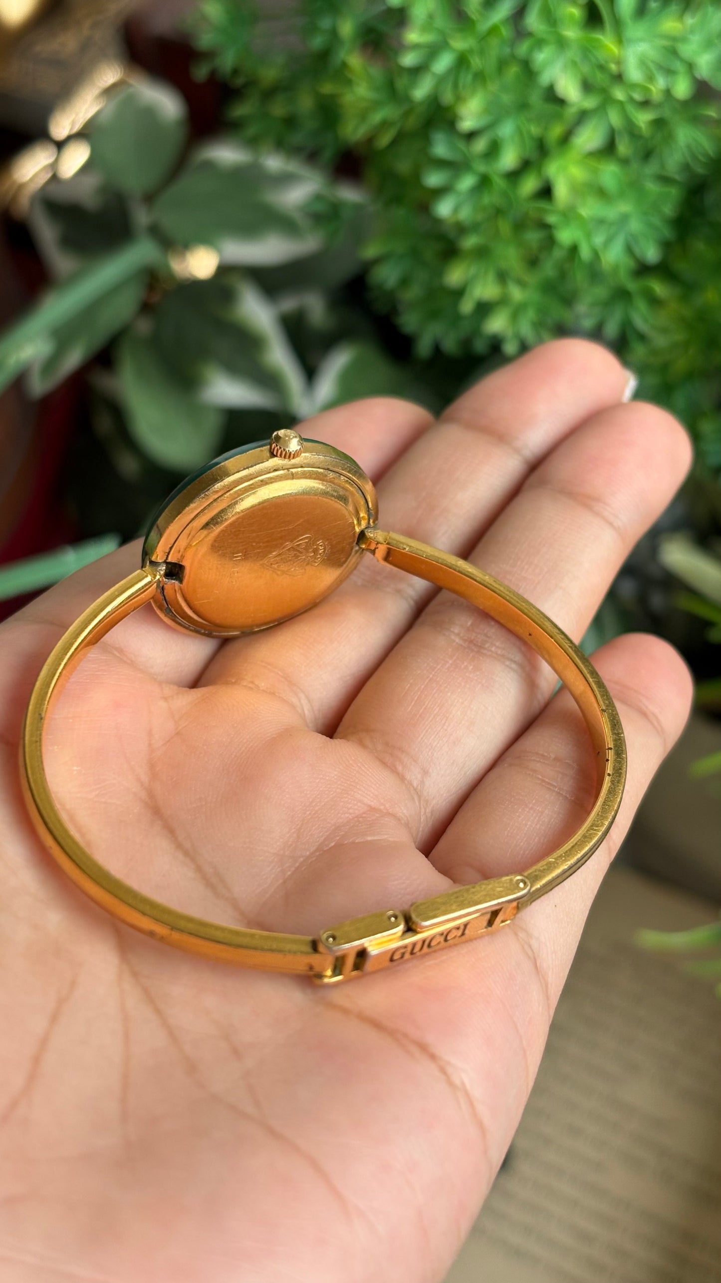 Vintage Gucci 1100L Interchangeable Bezel Set Bangle Watch in Gold Tone
