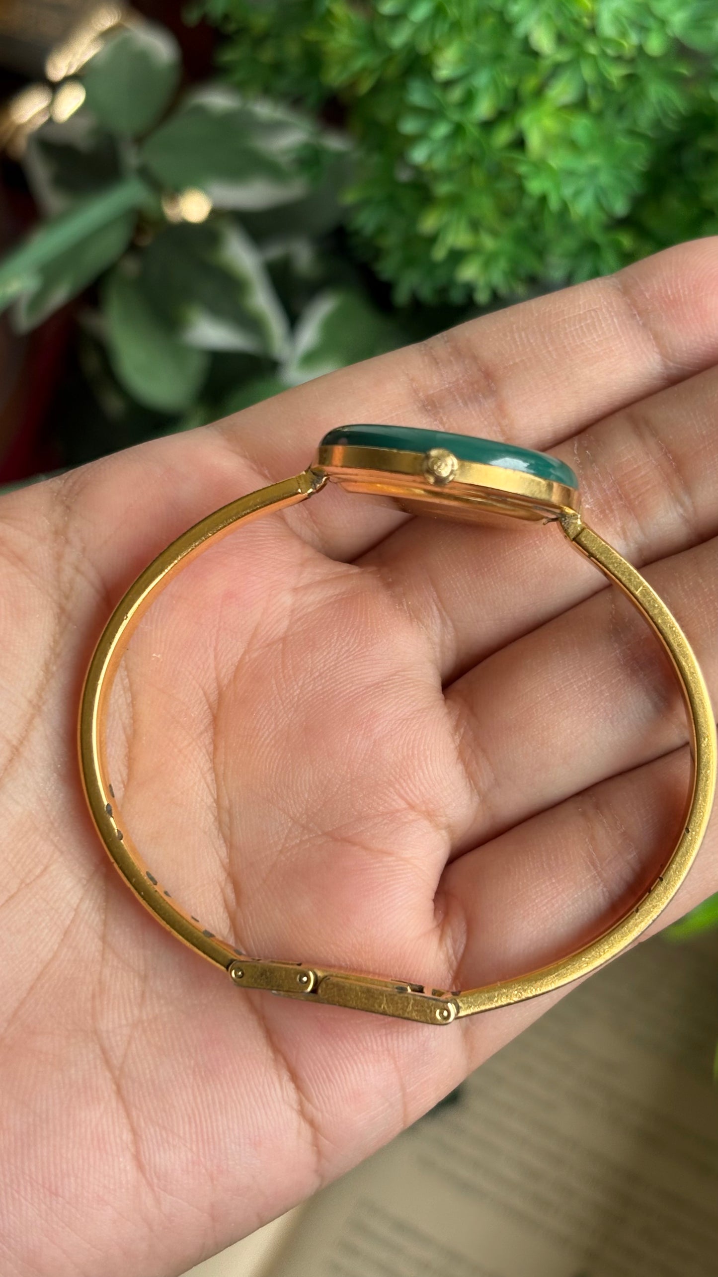 Vintage Gucci 1100L Interchangeable Bezel Set Bangle Watch in Gold Tone