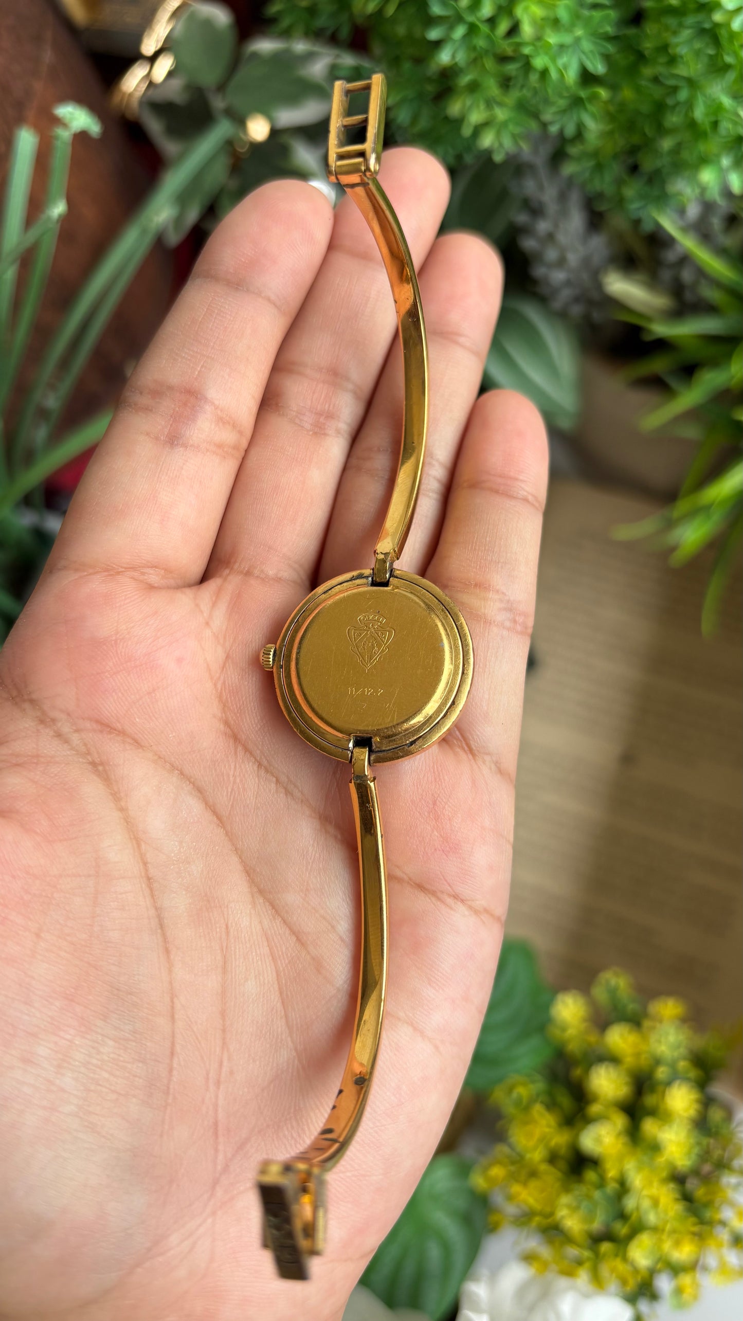 Vintage Gucci 1100L Interchangeable Bezel Set Bangle Watch in Gold Tone