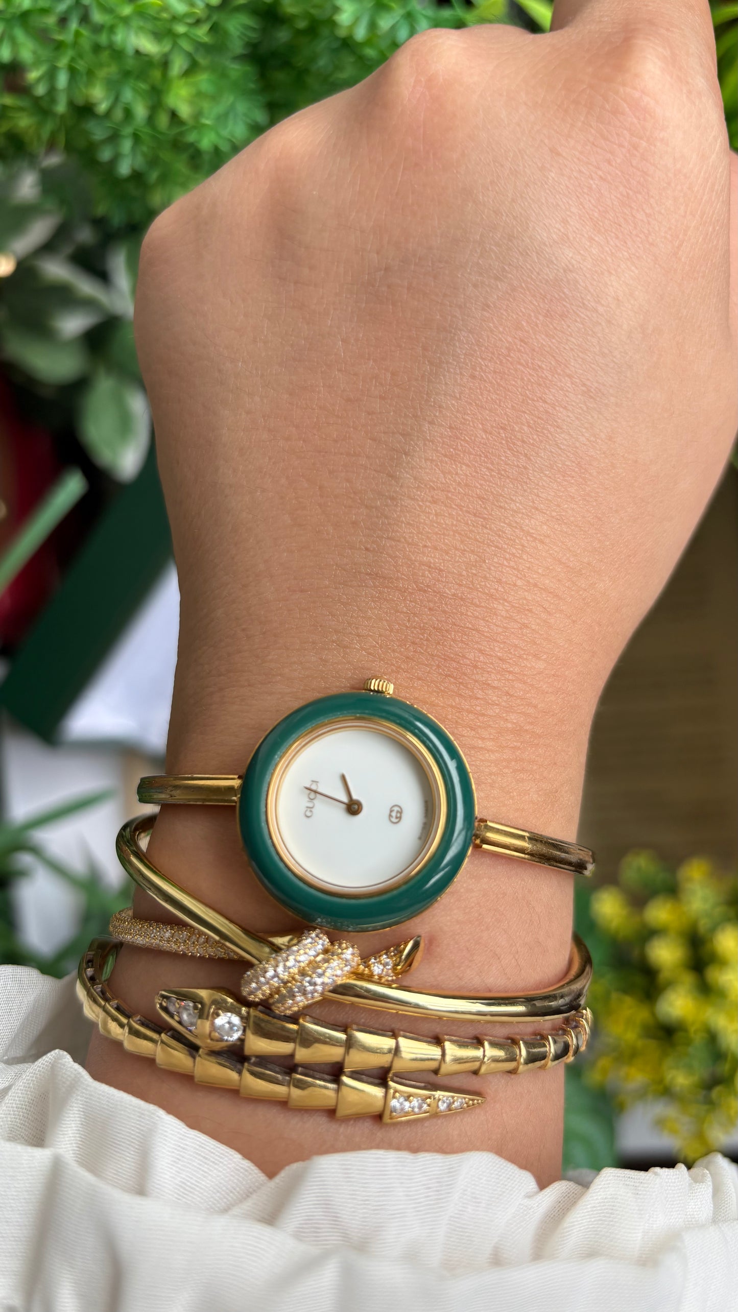 Vintage Gucci 1100L Interchangeable Bezel Set Bangle Watch in Gold Tone