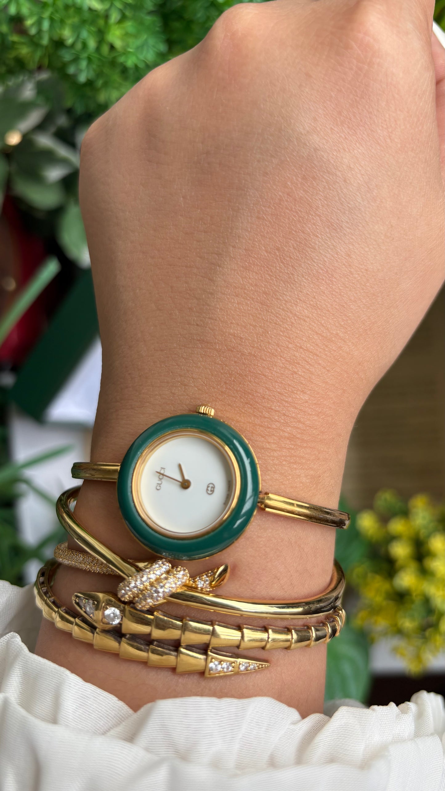 Vintage Gucci 1100L Interchangeable Bezel Set Bangle Watch in Gold Tone