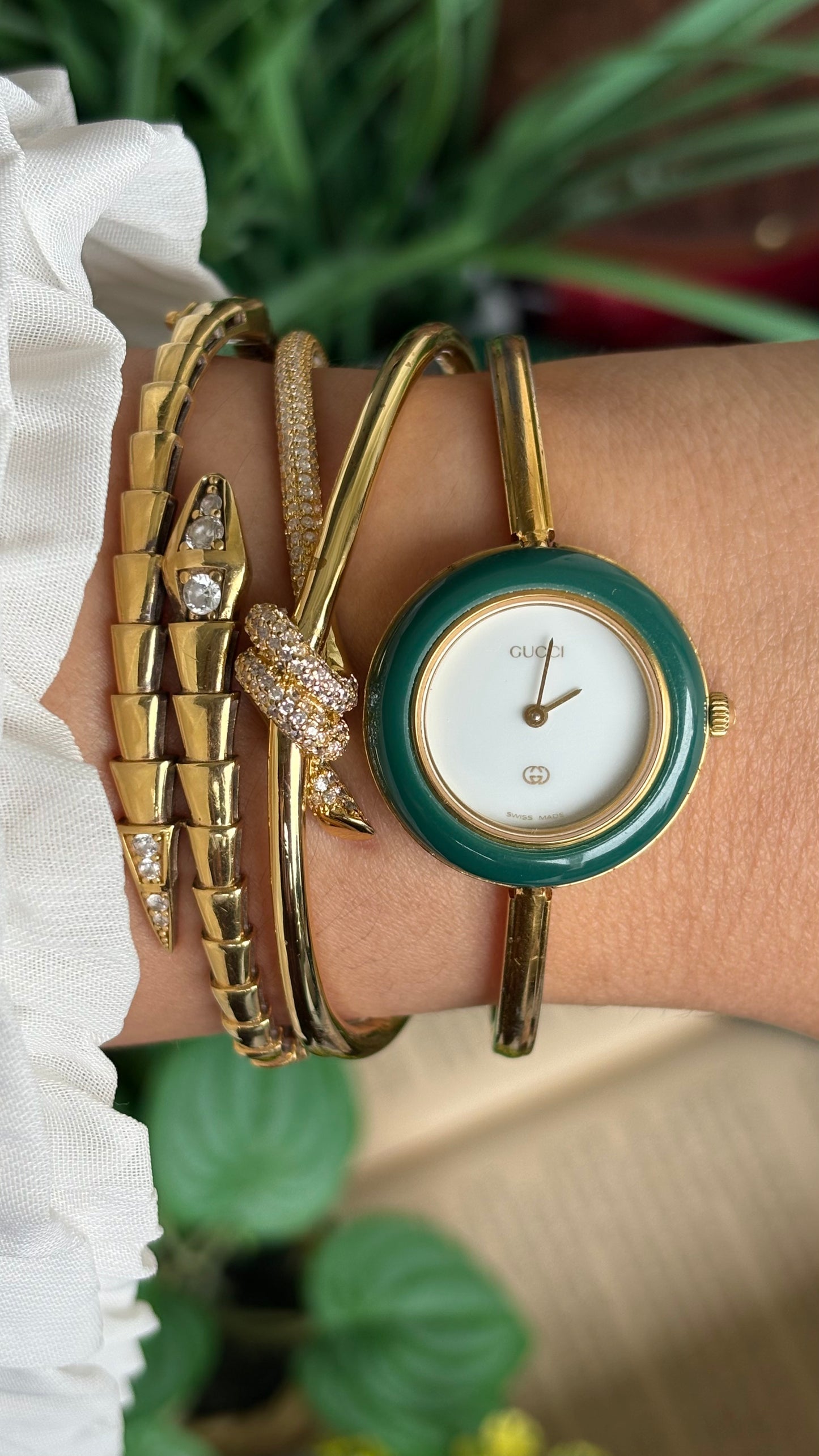 Vintage Gucci 1100L Interchangeable Bezel Set Bangle Watch in Gold Tone