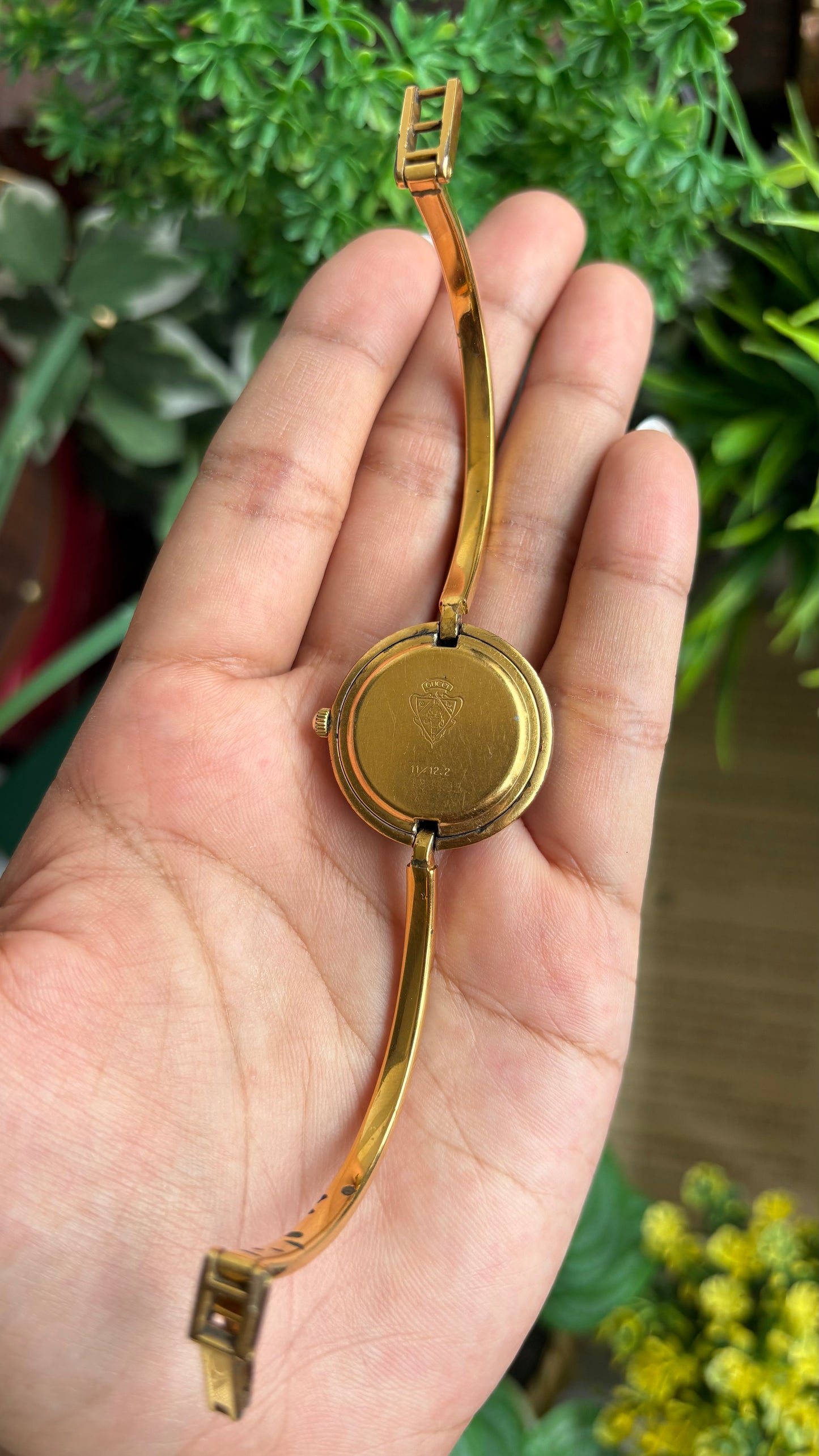 Vintage Gucci 1100L Interchangeable Bezel Set Bangle Watch in Gold Tone