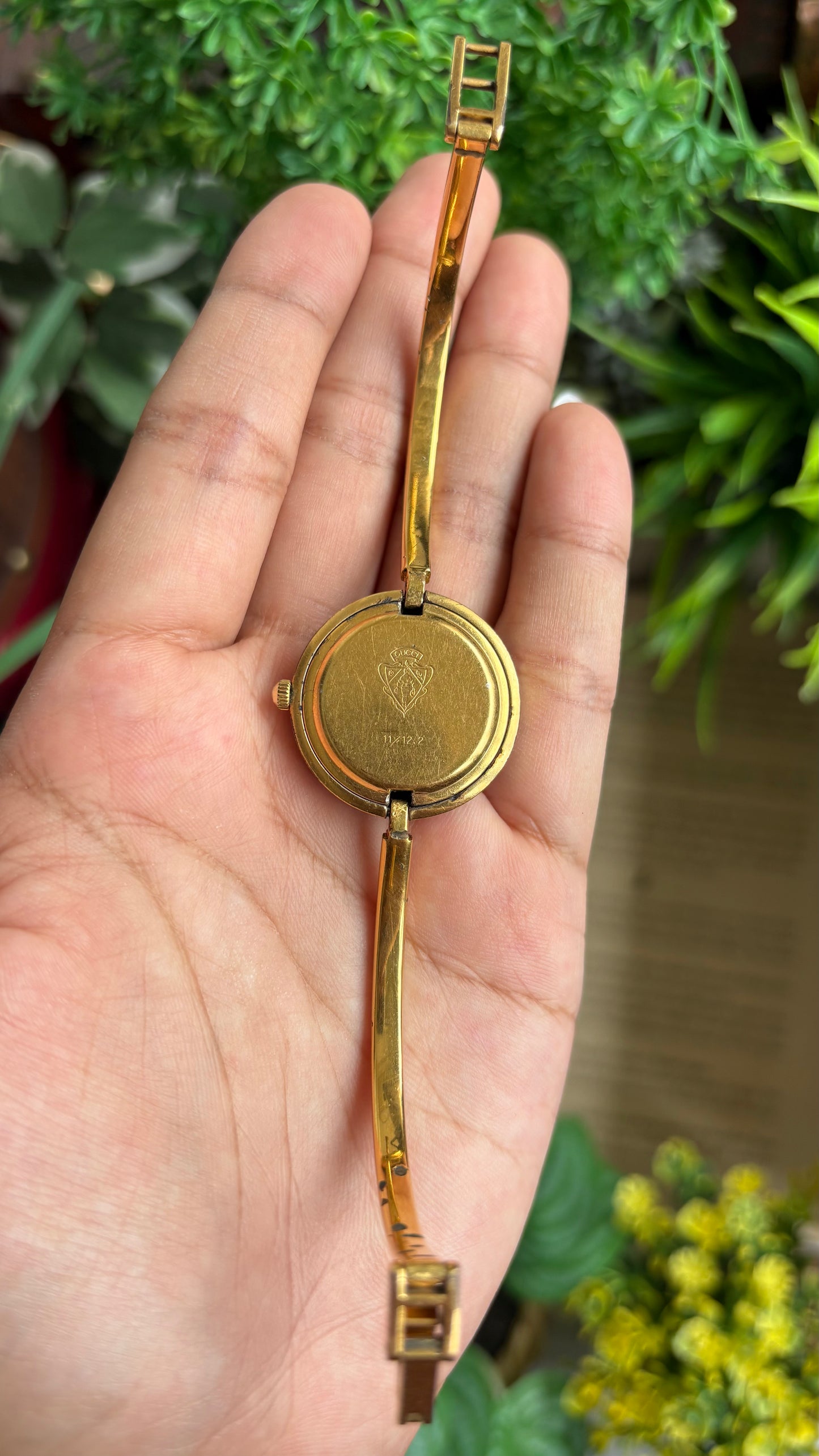 Vintage Gucci 1100L Interchangeable Bezel Set Bangle Watch in Gold Tone