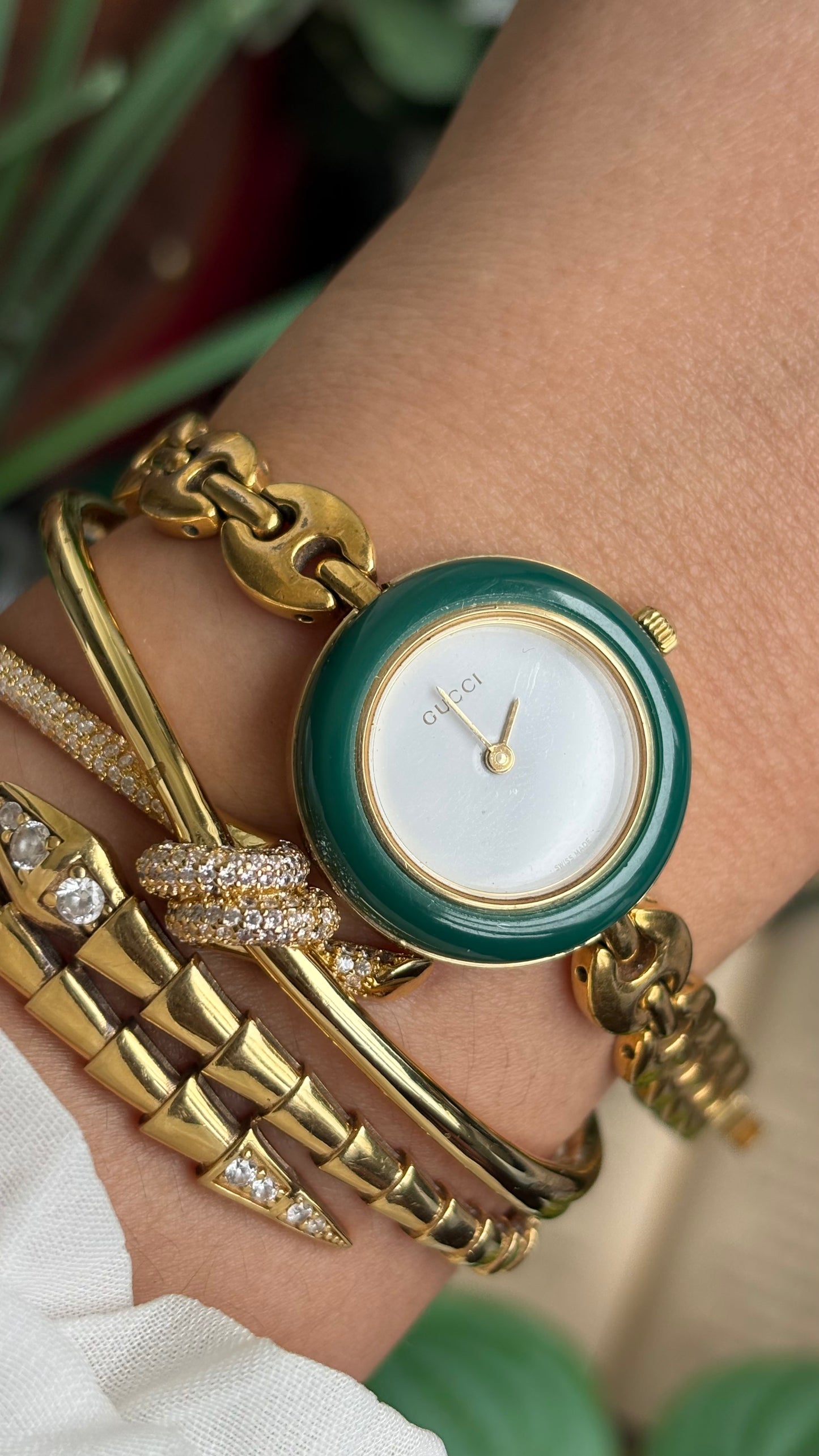 Vintage Gucci 1100L Interchangeable Bezel Set Marina Bracelet Watch in Gold Tone