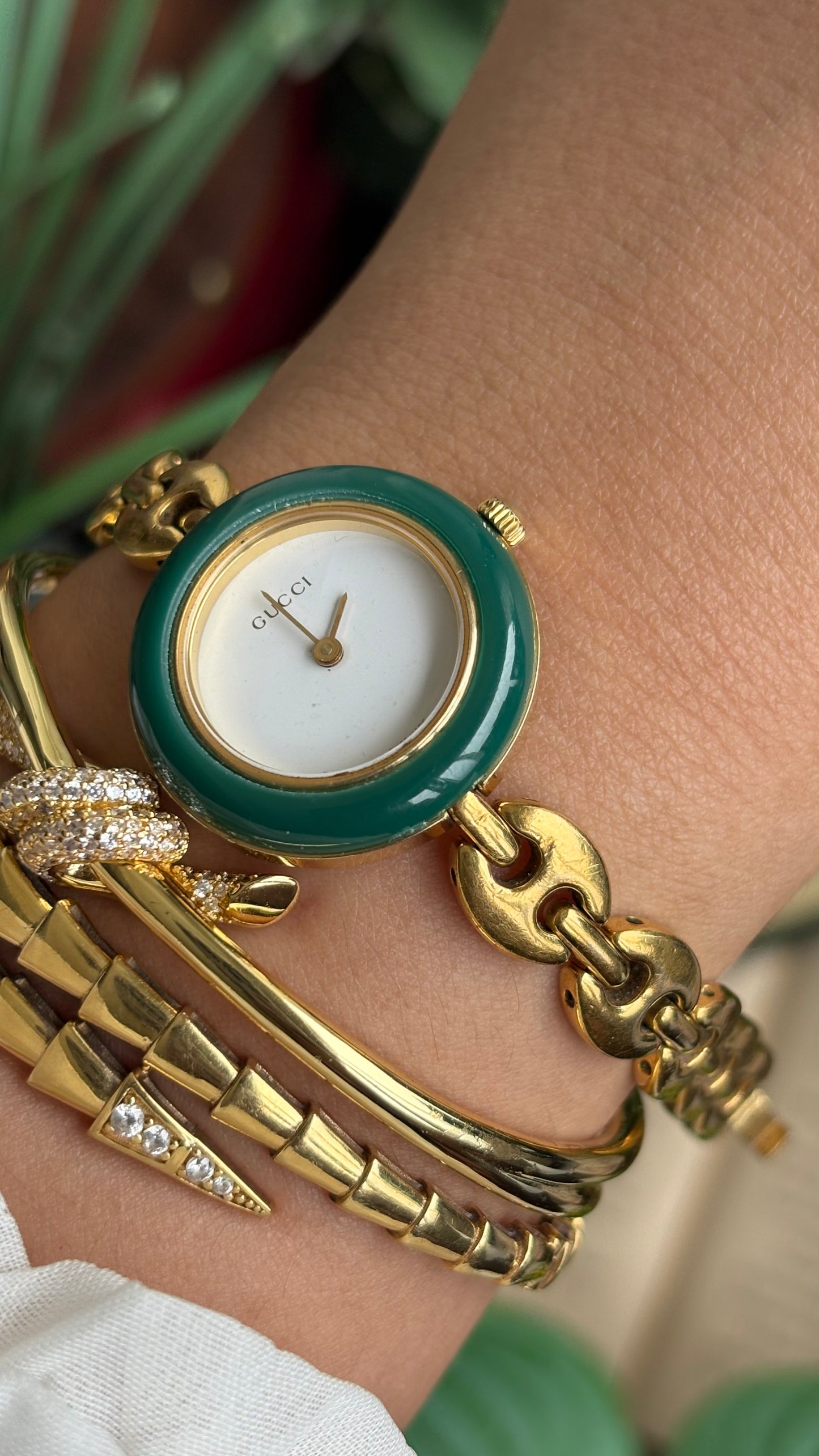 Vintage Gucci 1100L Interchangeable Bezel Set Marina Bracelet Watch in Gold Tone