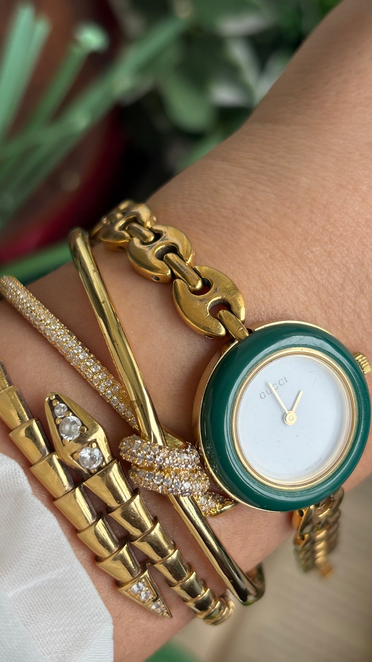 Vintage Gucci 1100L Interchangeable Bezel Set Marina Bracelet Watch in Gold Tone