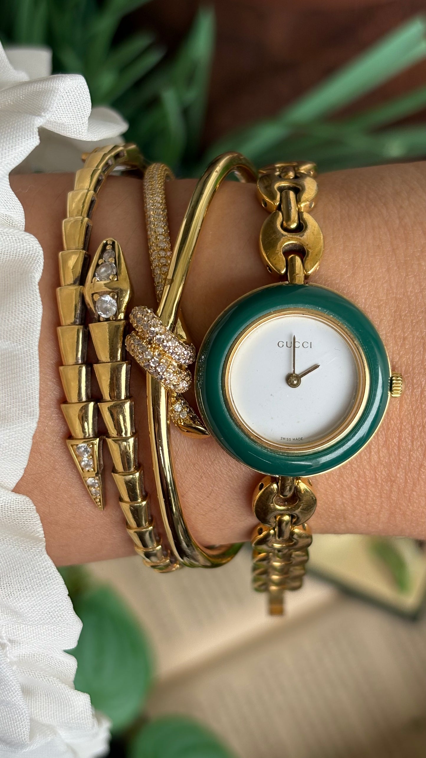 Vintage Gucci 1100L Interchangeable Bezel Set Marina Bracelet Watch in Gold Tone