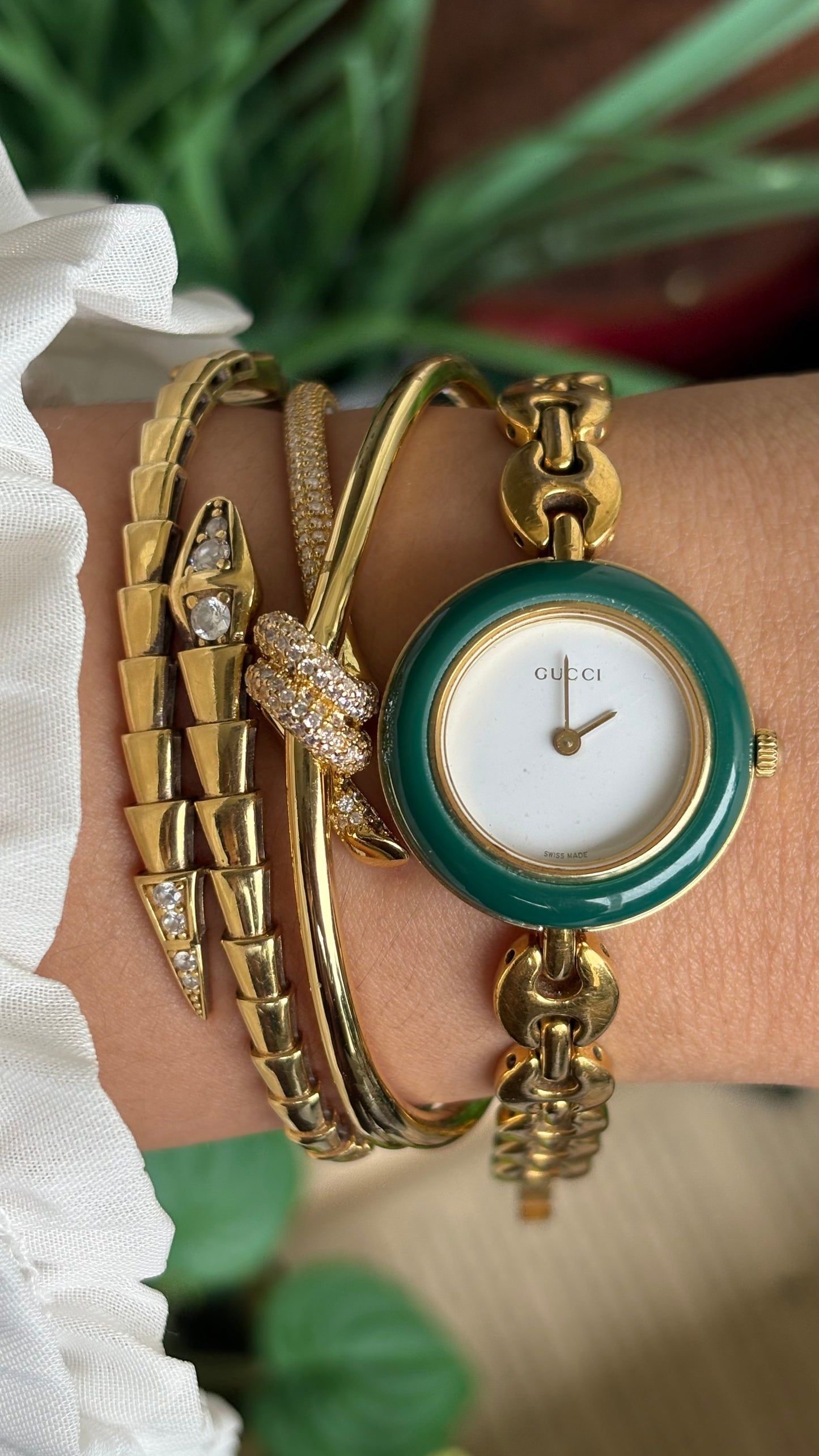 Vintage Gucci 1100L Interchangeable Bezel Set Marina Bracelet Watch in Gold Tone