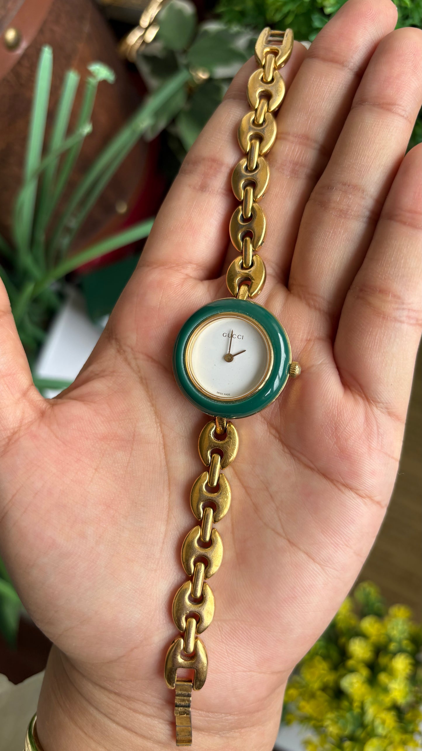 Vintage Gucci 1100L Interchangeable Bezel Set Marina Bracelet Watch in Gold Tone