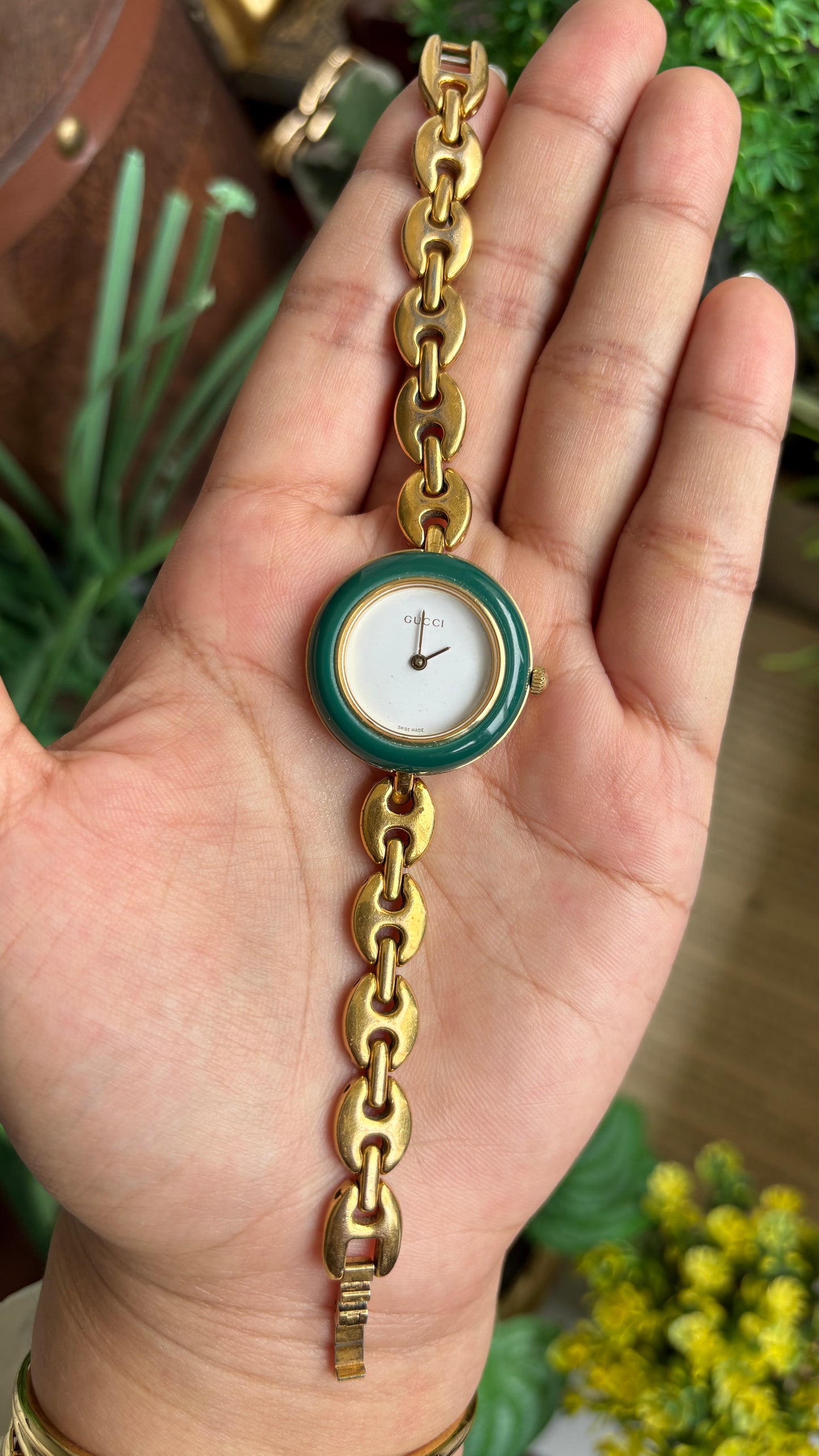 Vintage Gucci 1100L Interchangeable Bezel Set Marina Bracelet Watch in Gold Tone