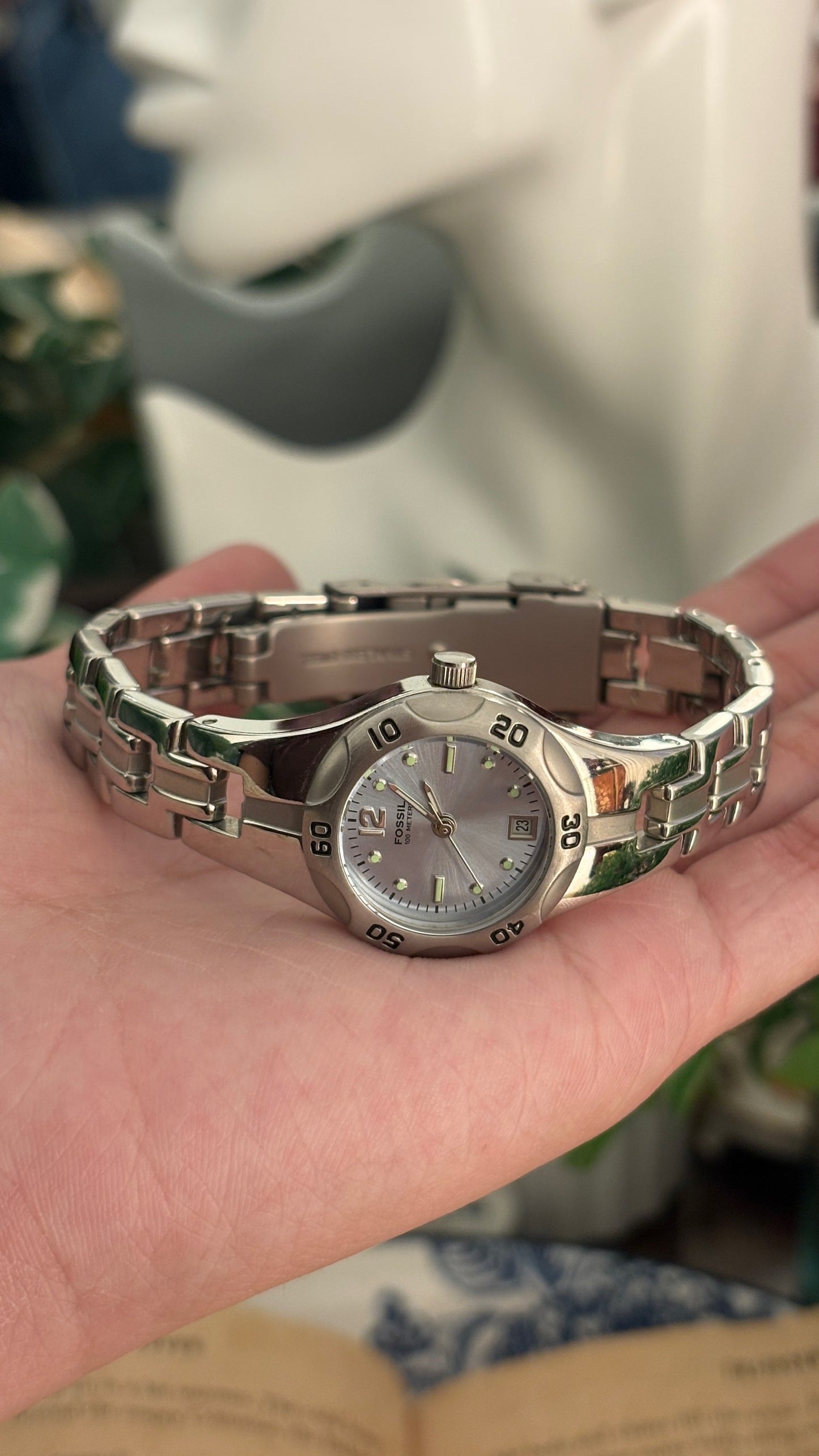 Vintage Fossil Sports Style with Date Window Watch in Silver Tone Quartz