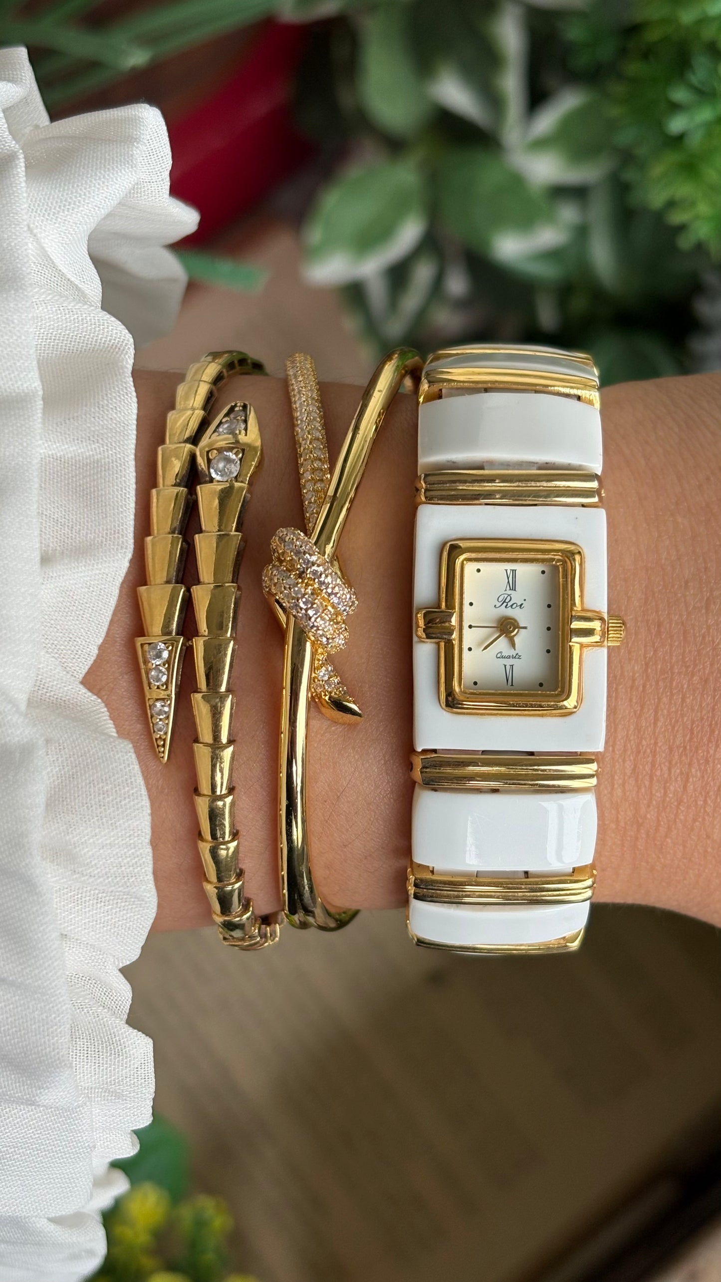 Vintage Roi Watch in Gold Tone White Accent