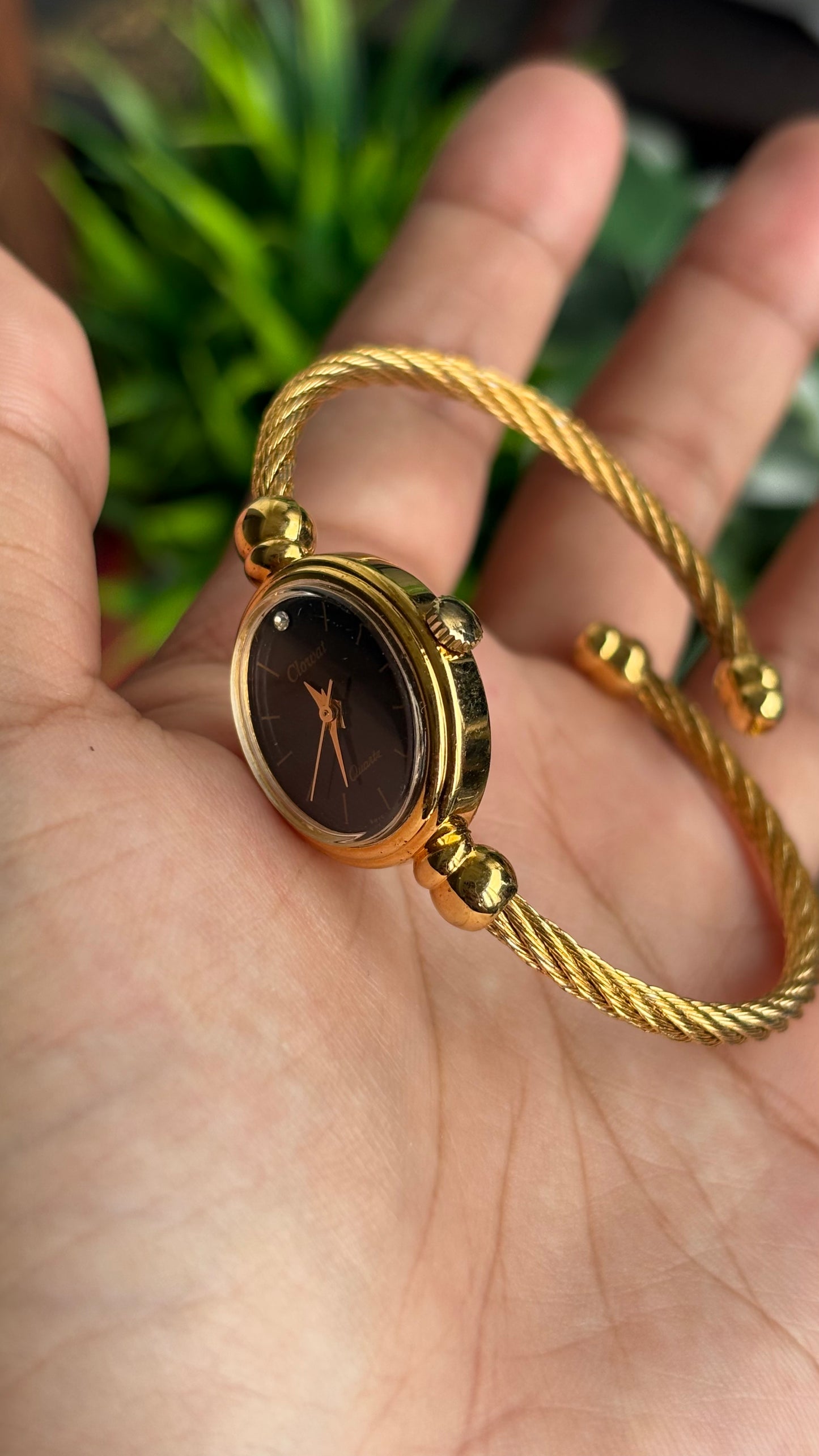 Extremely Rare Vintage Clowat by Seiko Swiss Dainty Bangle Watch in Gold Tone Black Dial