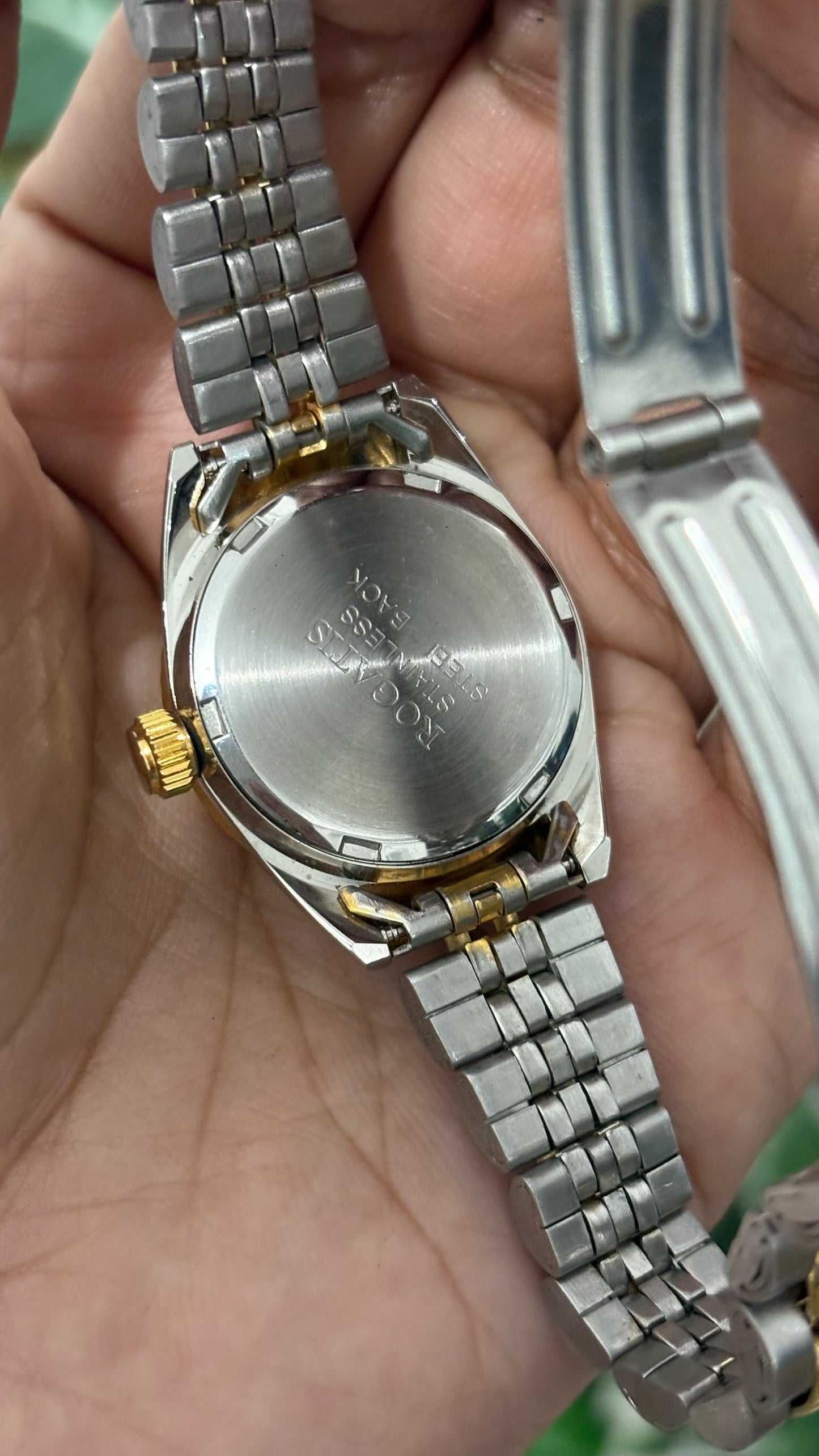 Vintage Rogatis Fluted Bezel with Date Window Classic Watch in Two-Tone Quartz