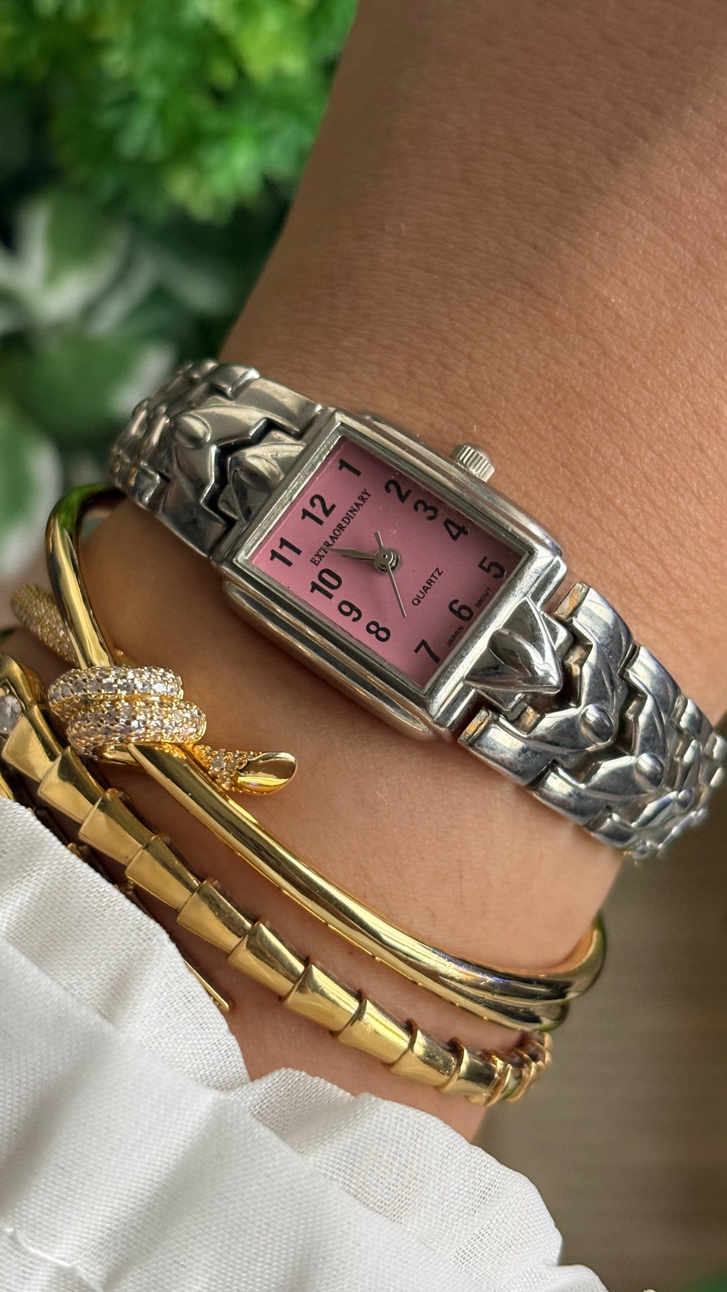 Vintage Extraordinary Watch in Silver Tone Pink Dial