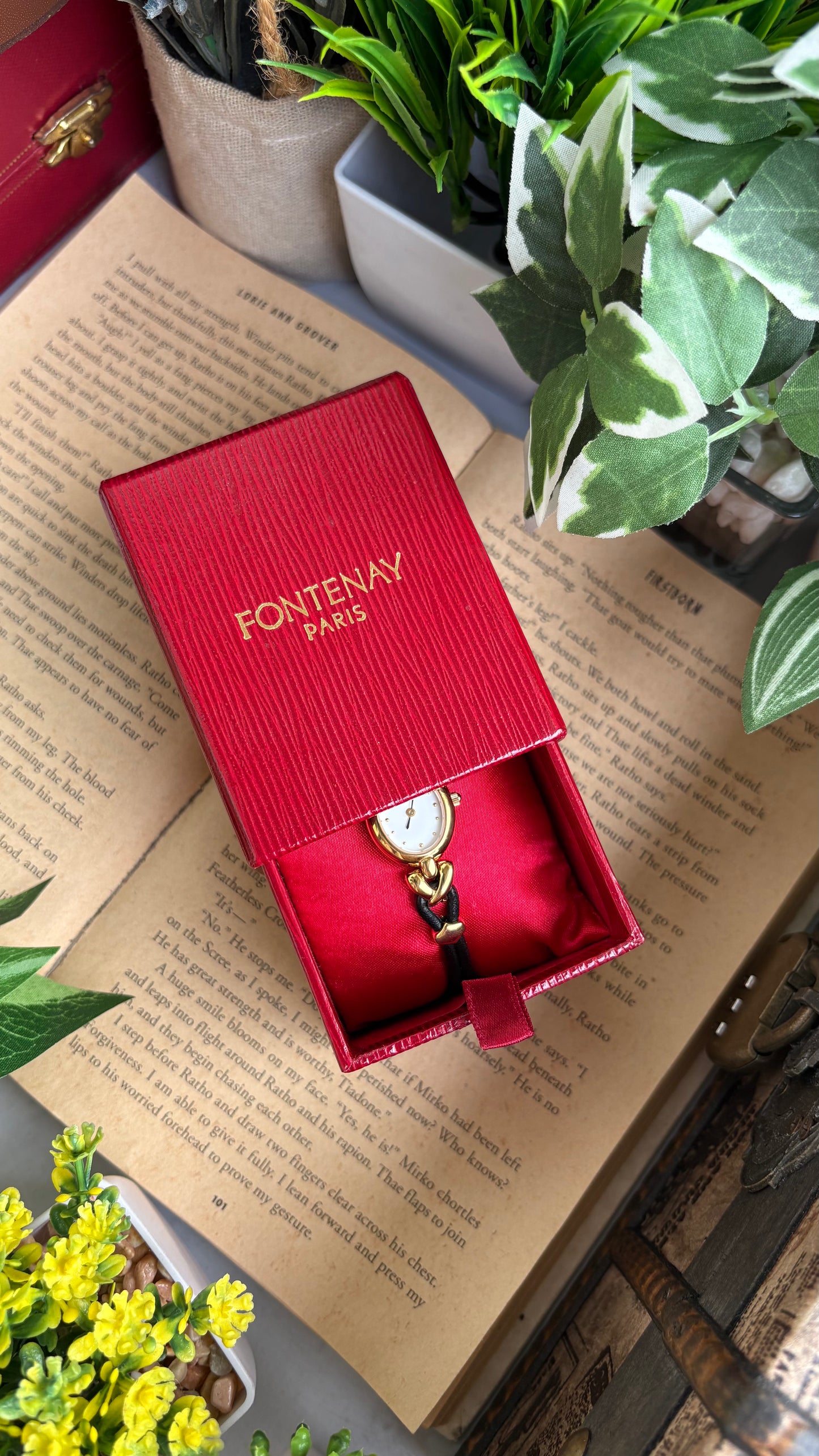 Vintage Fontenay Parisian Luxury Watch in Gold Tone Black Thin Leather Straps