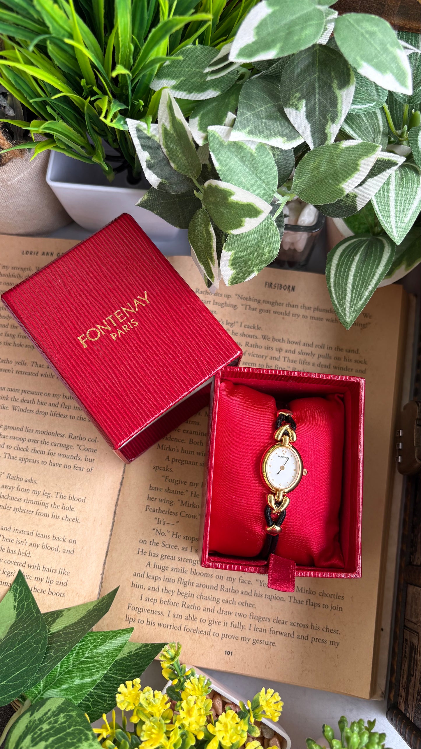 Vintage Fontenay Parisian Luxury Watch in Gold Tone Black Thin Leather Straps