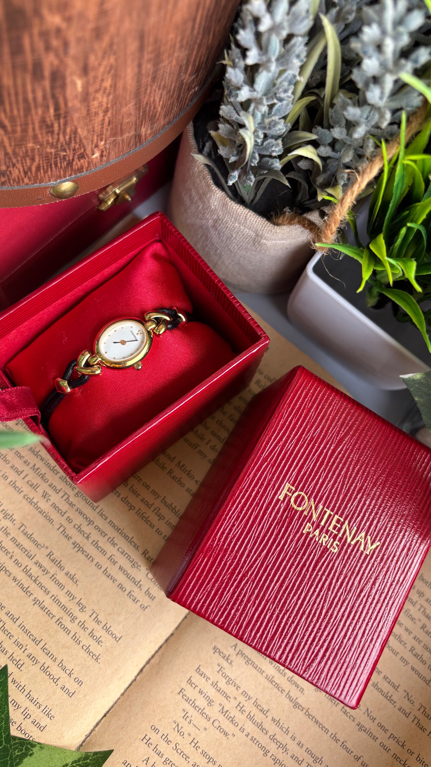 Vintage Fontenay Parisian Luxury Watch in Gold Tone Black Thin Leather Straps